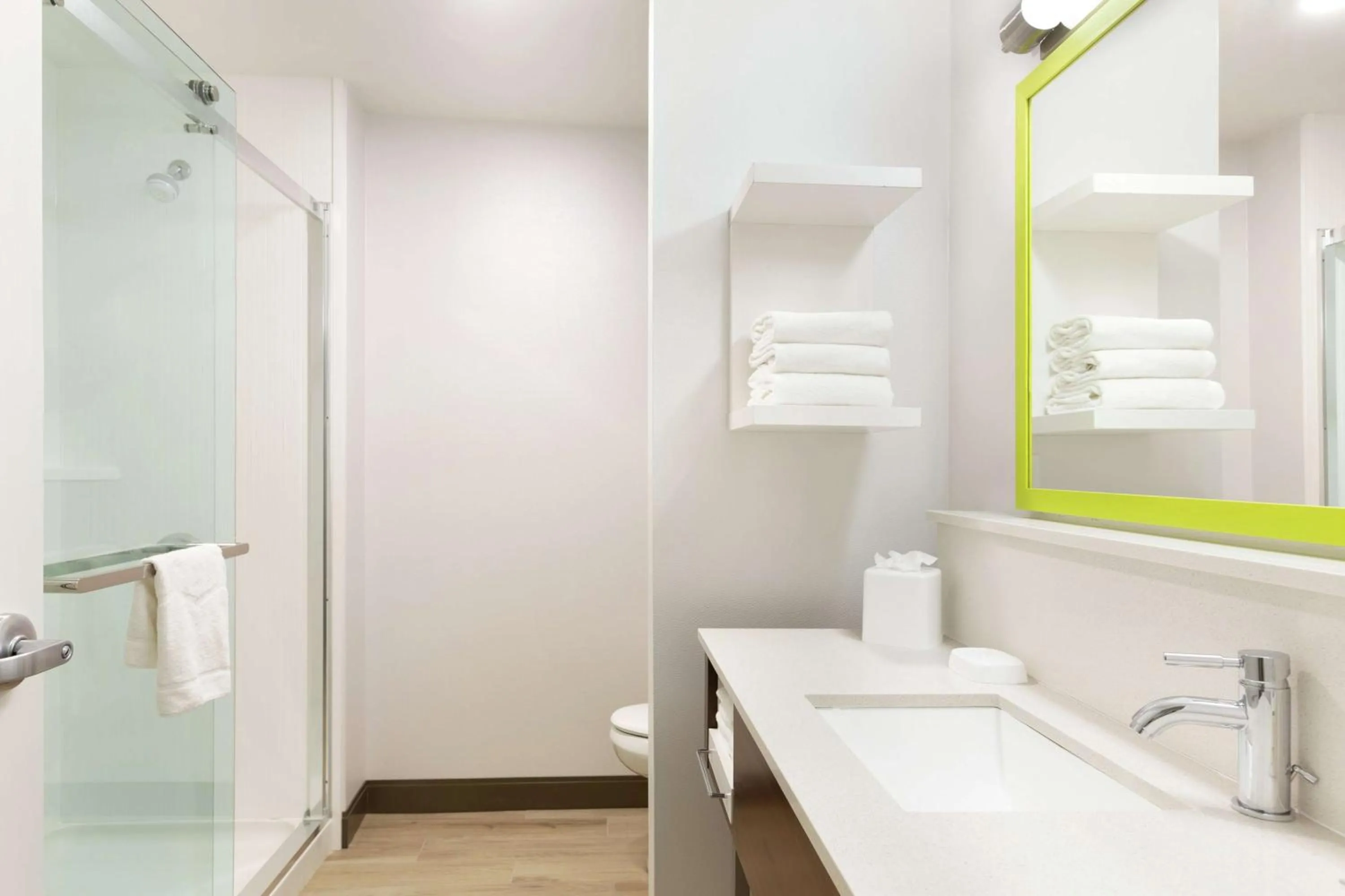 Bathroom in Hampton Inn Dover