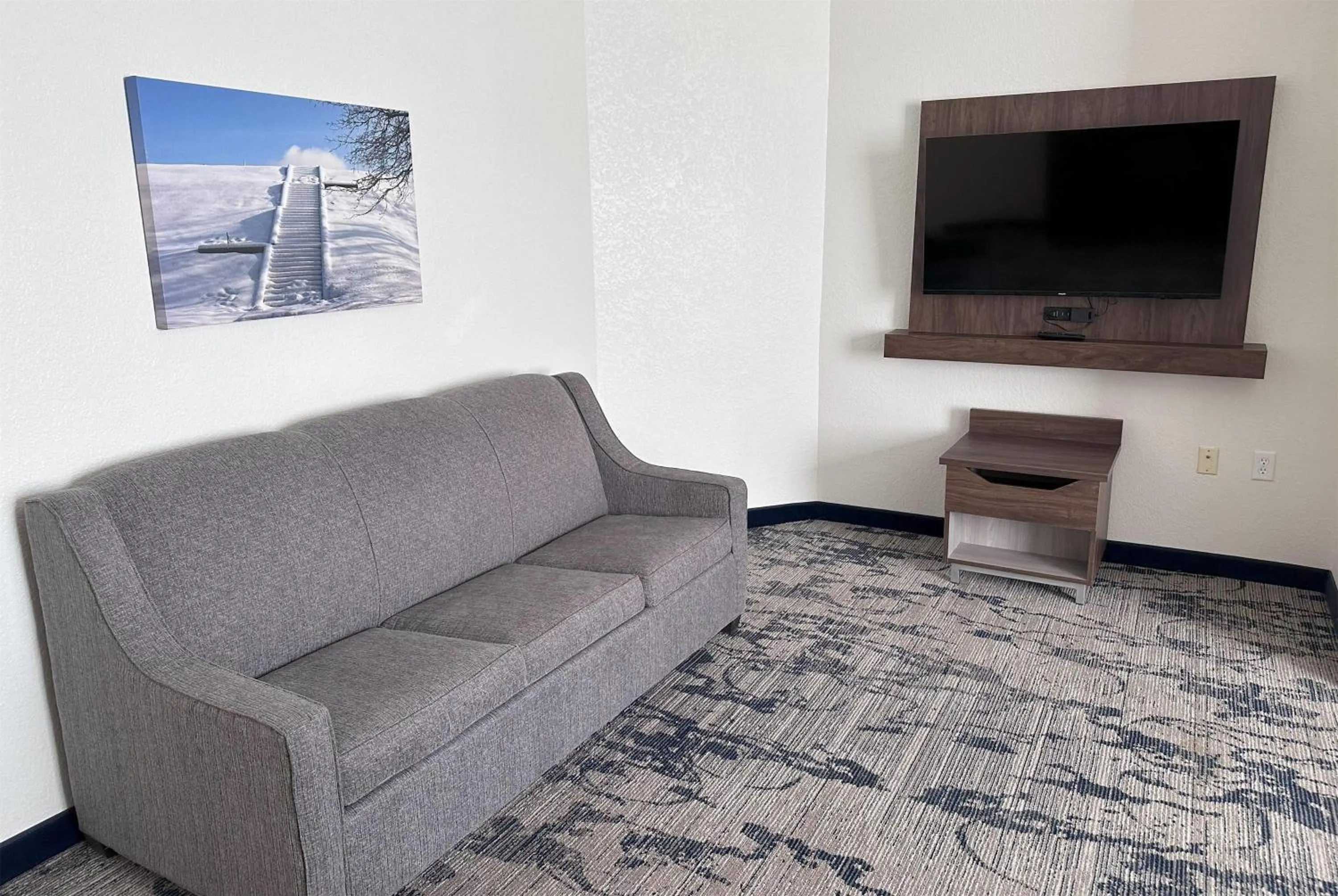 Photo of the whole room in La Quinta by Wyndham Milwaukee SW New Berlin