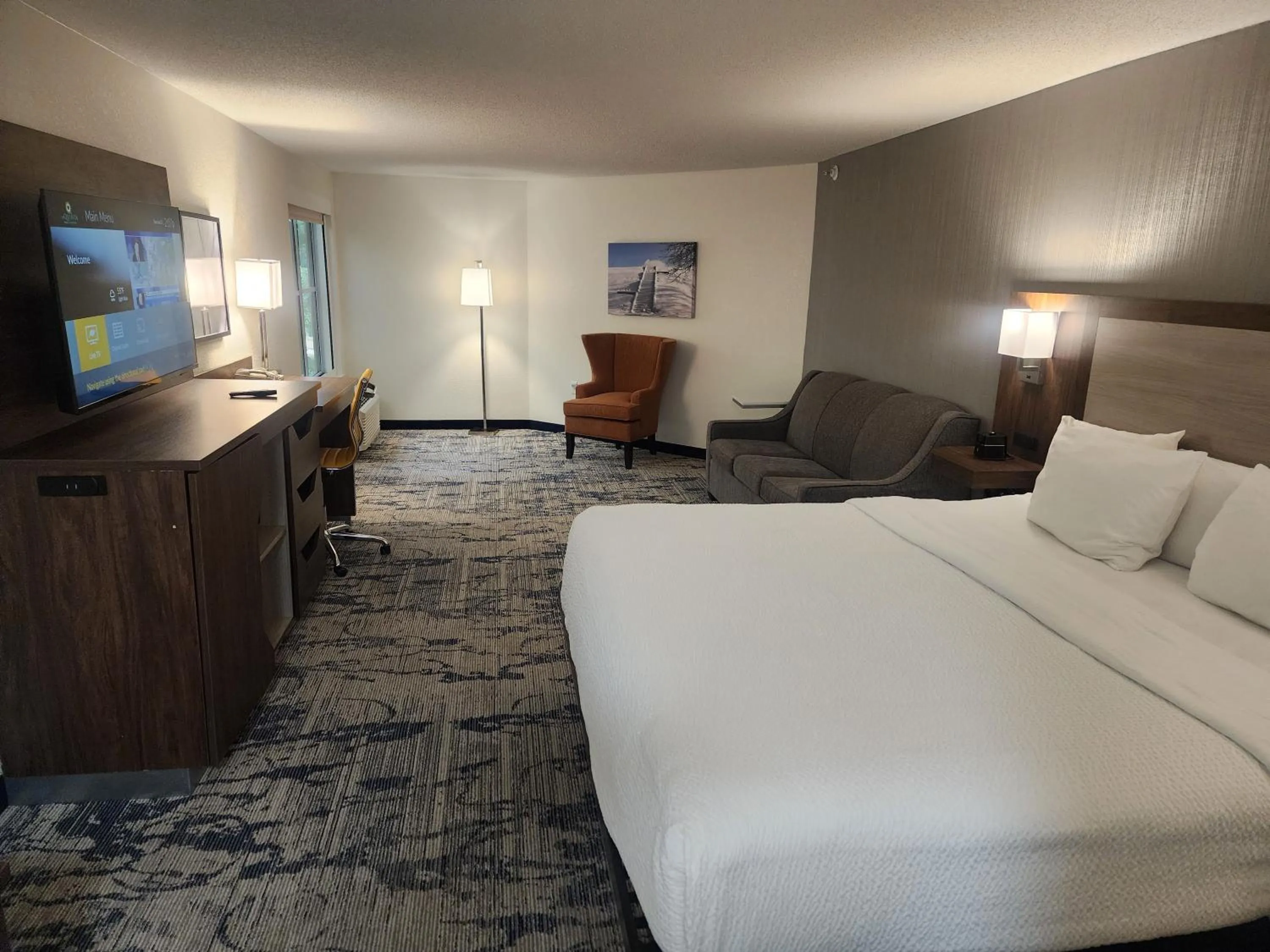 Photo of the whole room, Bed in La Quinta by Wyndham Milwaukee SW New Berlin