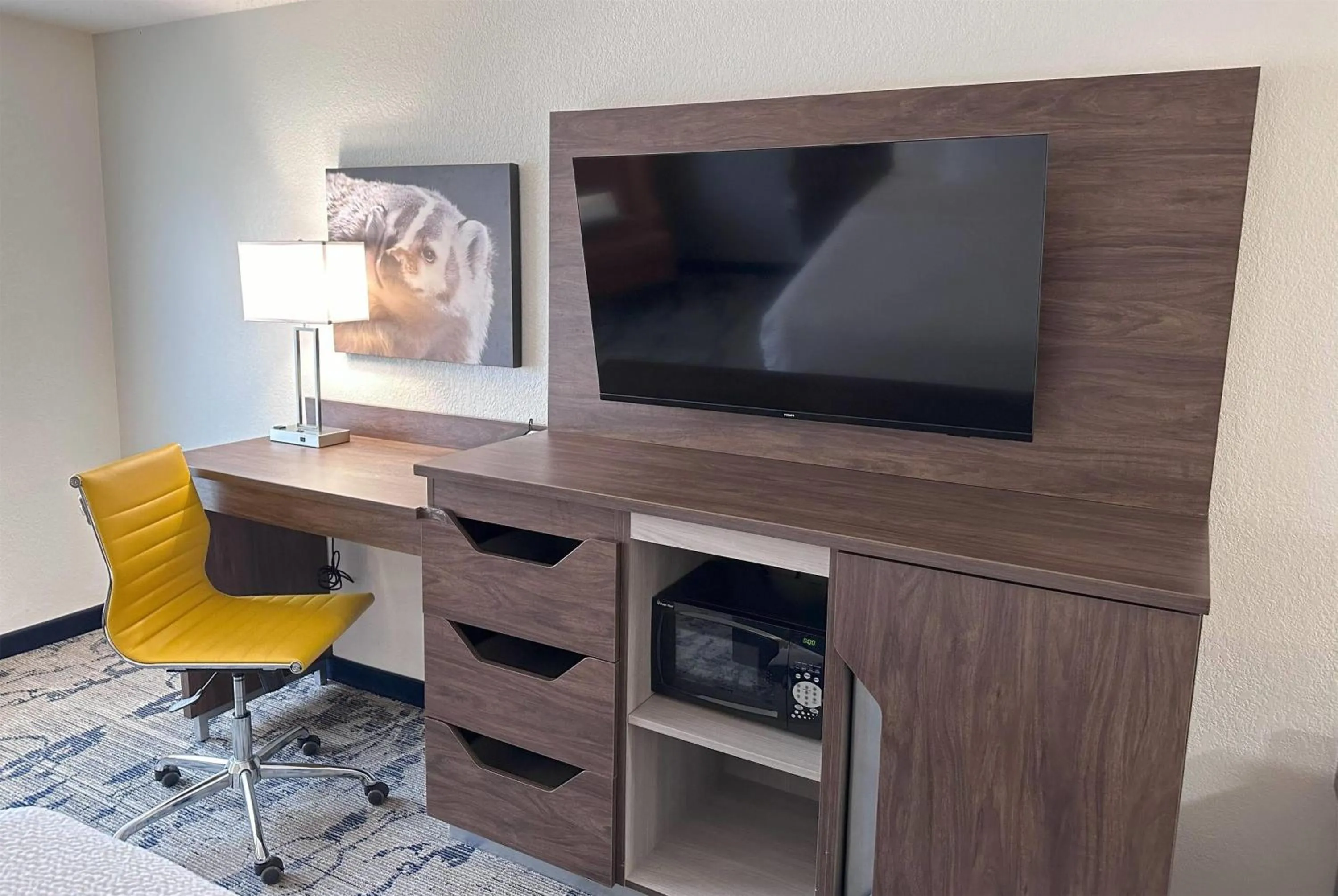 Photo of the whole room in La Quinta by Wyndham Milwaukee SW New Berlin