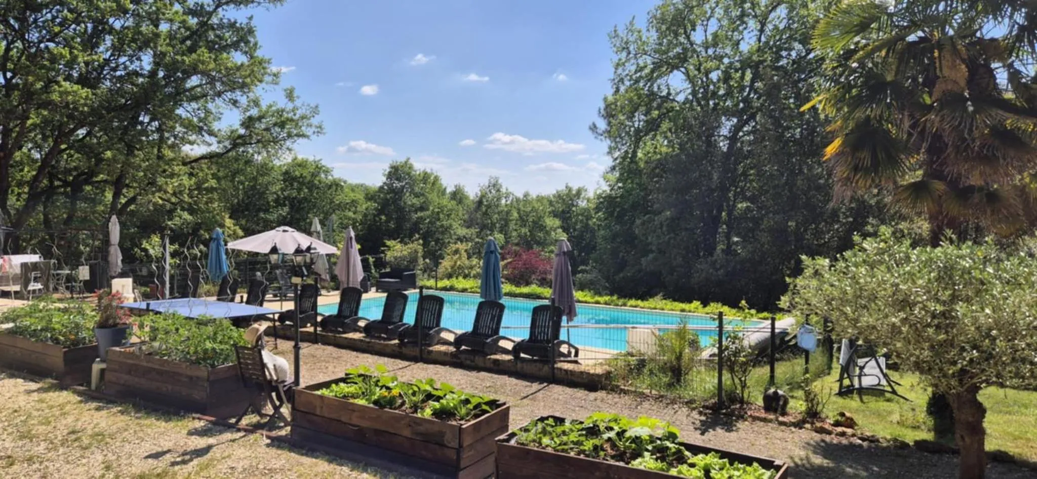 gîte le nieudegat chambre et table d'hôte piscine climatisation proche de Sarlat au coeur de la nature