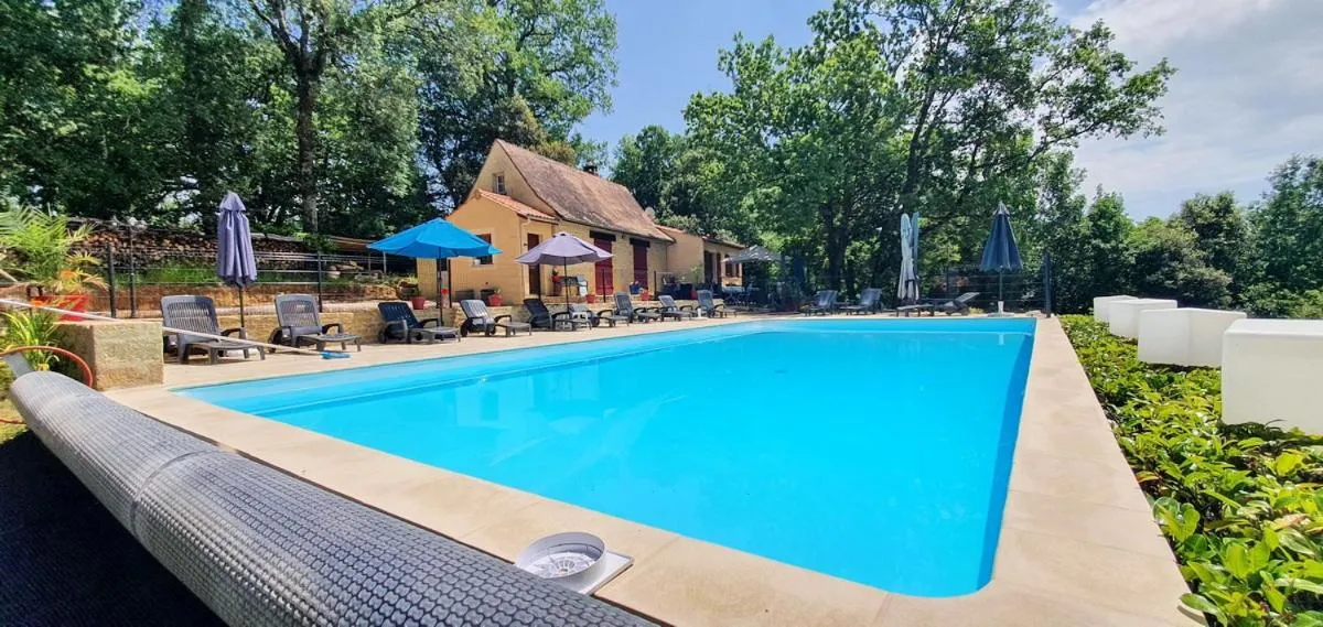 gîte le nieudegat chambre et table d'hôte piscine climatisation proche de Sarlat au coeur de la nature