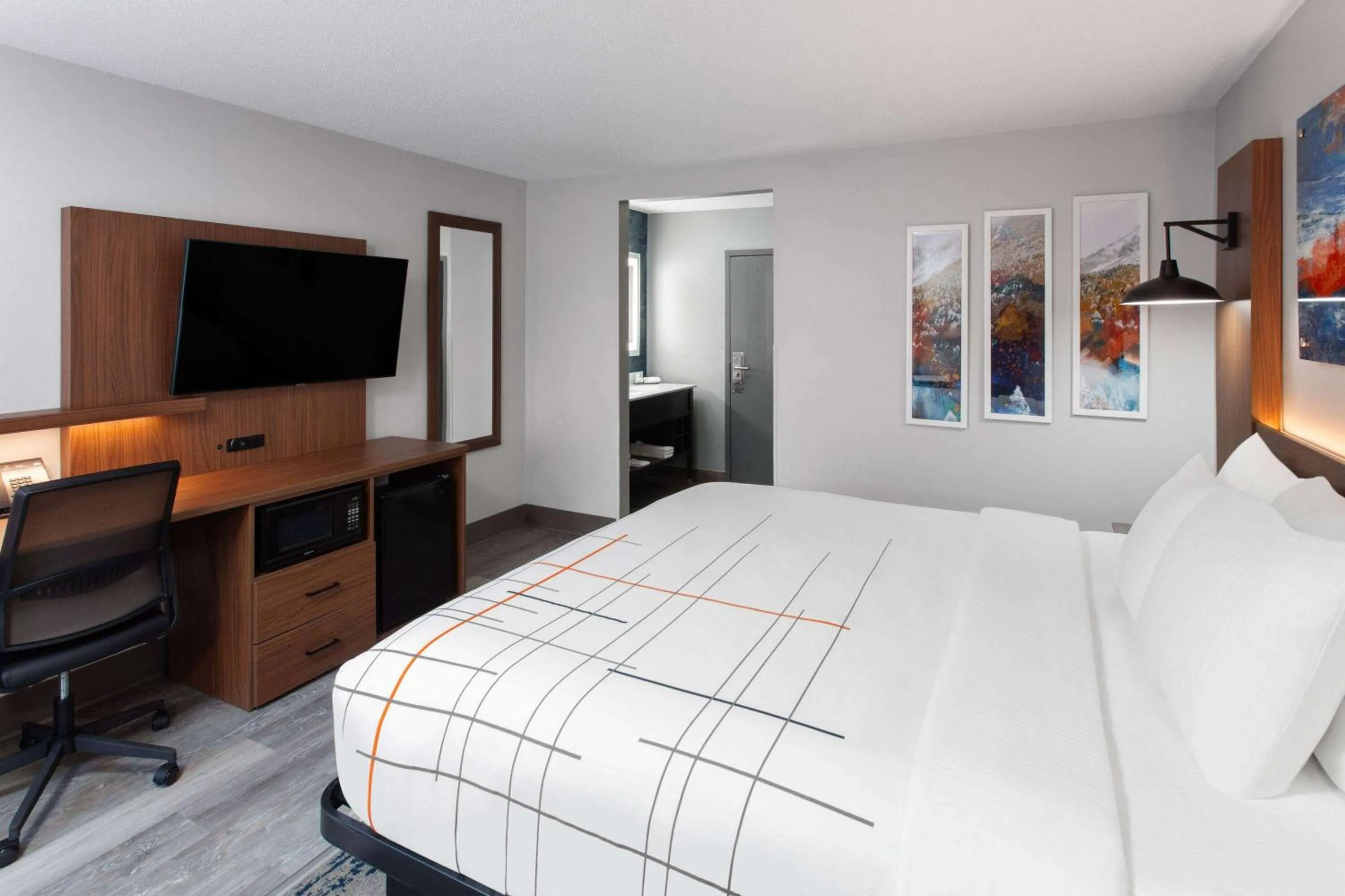 Photo of the whole room, Bed in La Quinta Inn by Wyndham Wausau