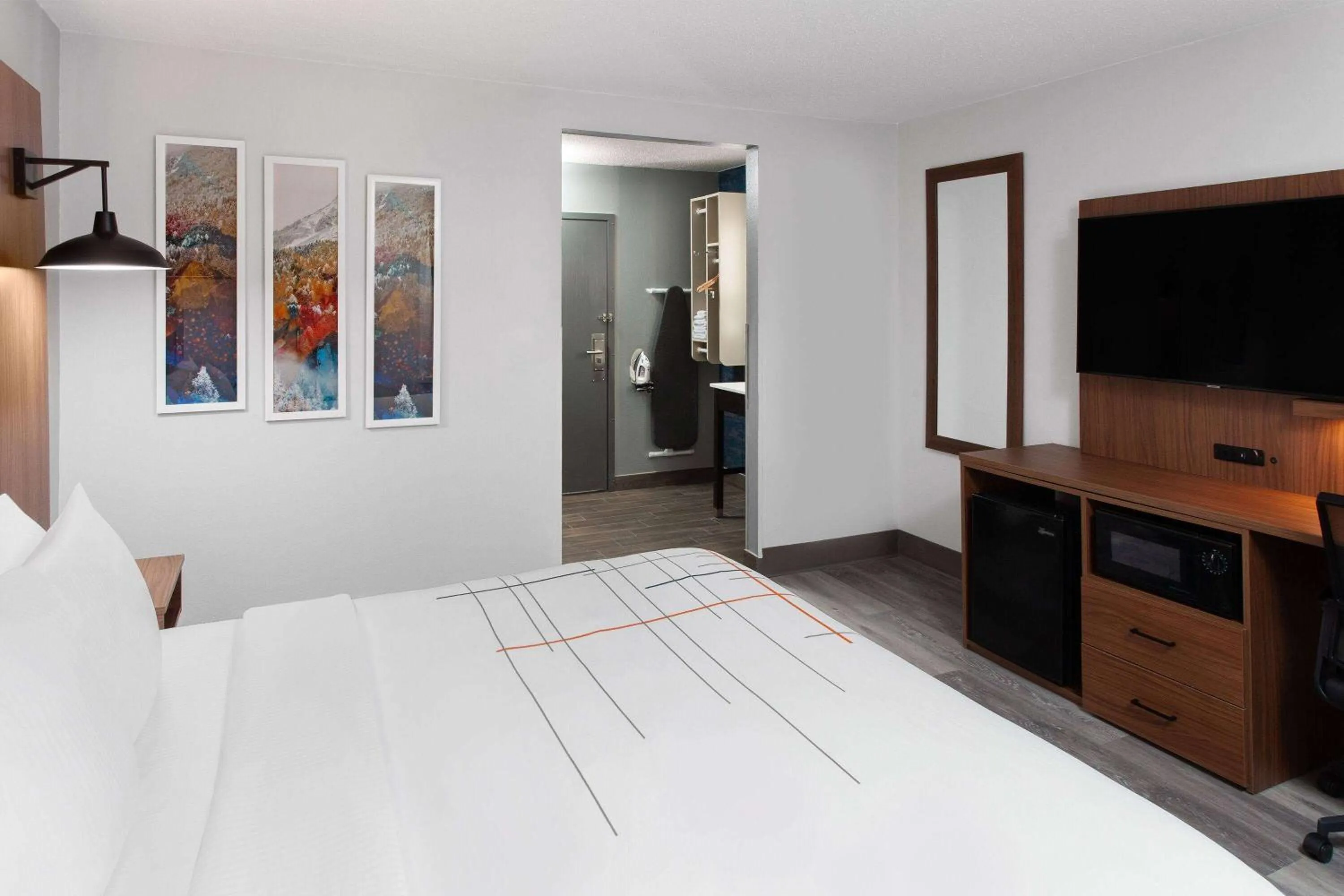 Photo of the whole room, Bed in La Quinta Inn by Wyndham Wausau