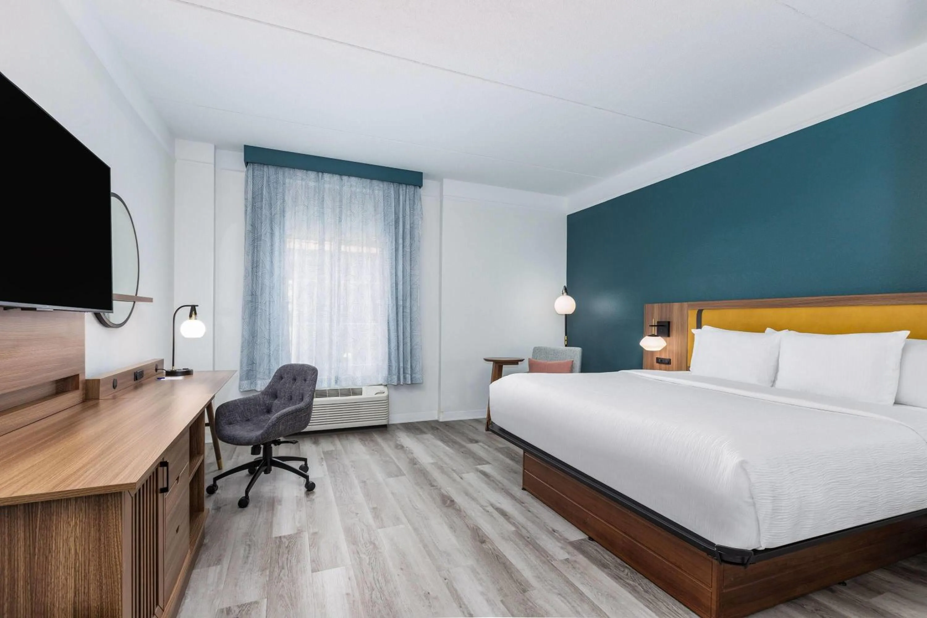 Photo of the whole room, Bed in La Quinta by Wyndham Sherman