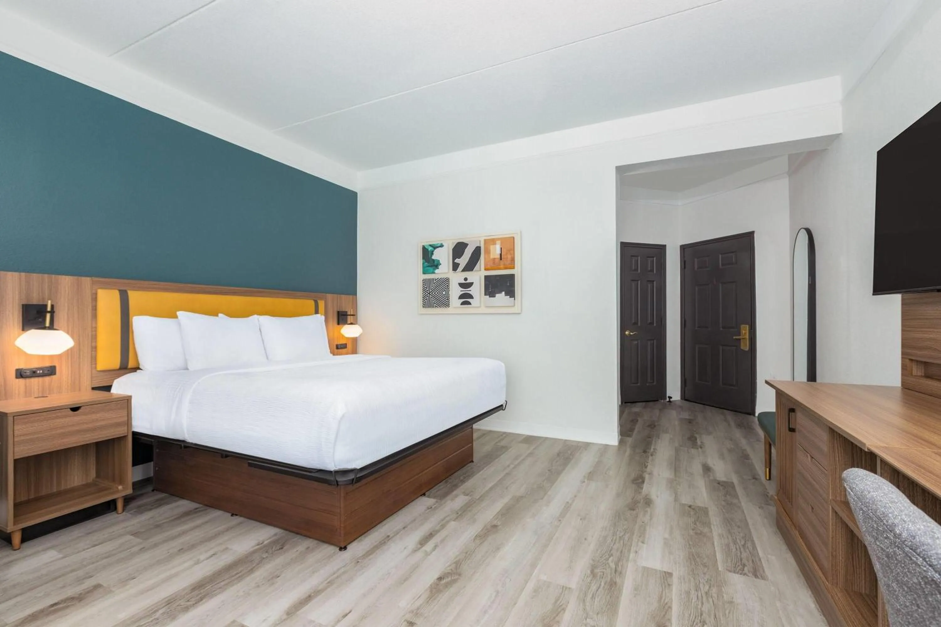 Photo of the whole room, Bed in La Quinta by Wyndham Sherman