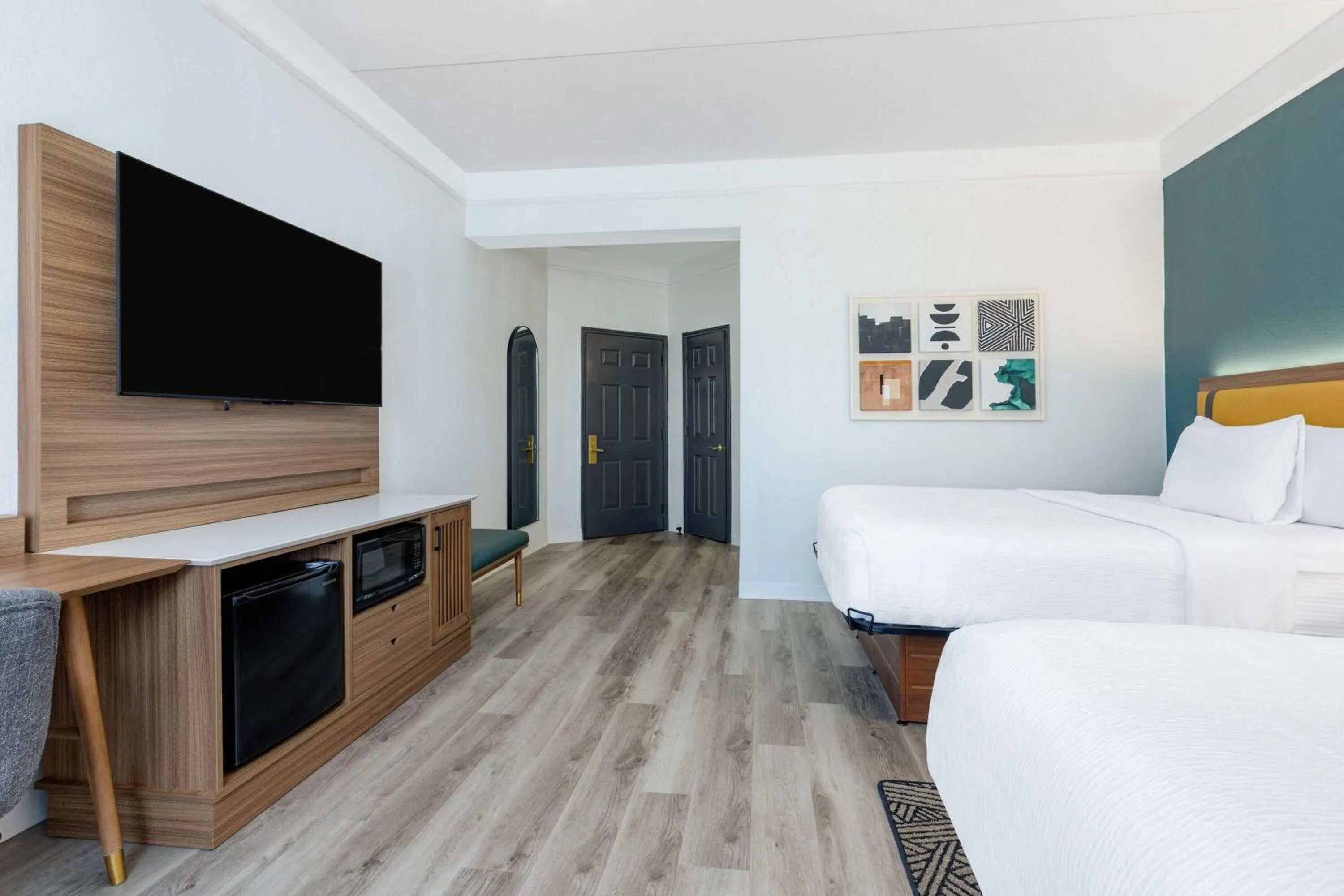 Photo of the whole room in La Quinta by Wyndham Sherman