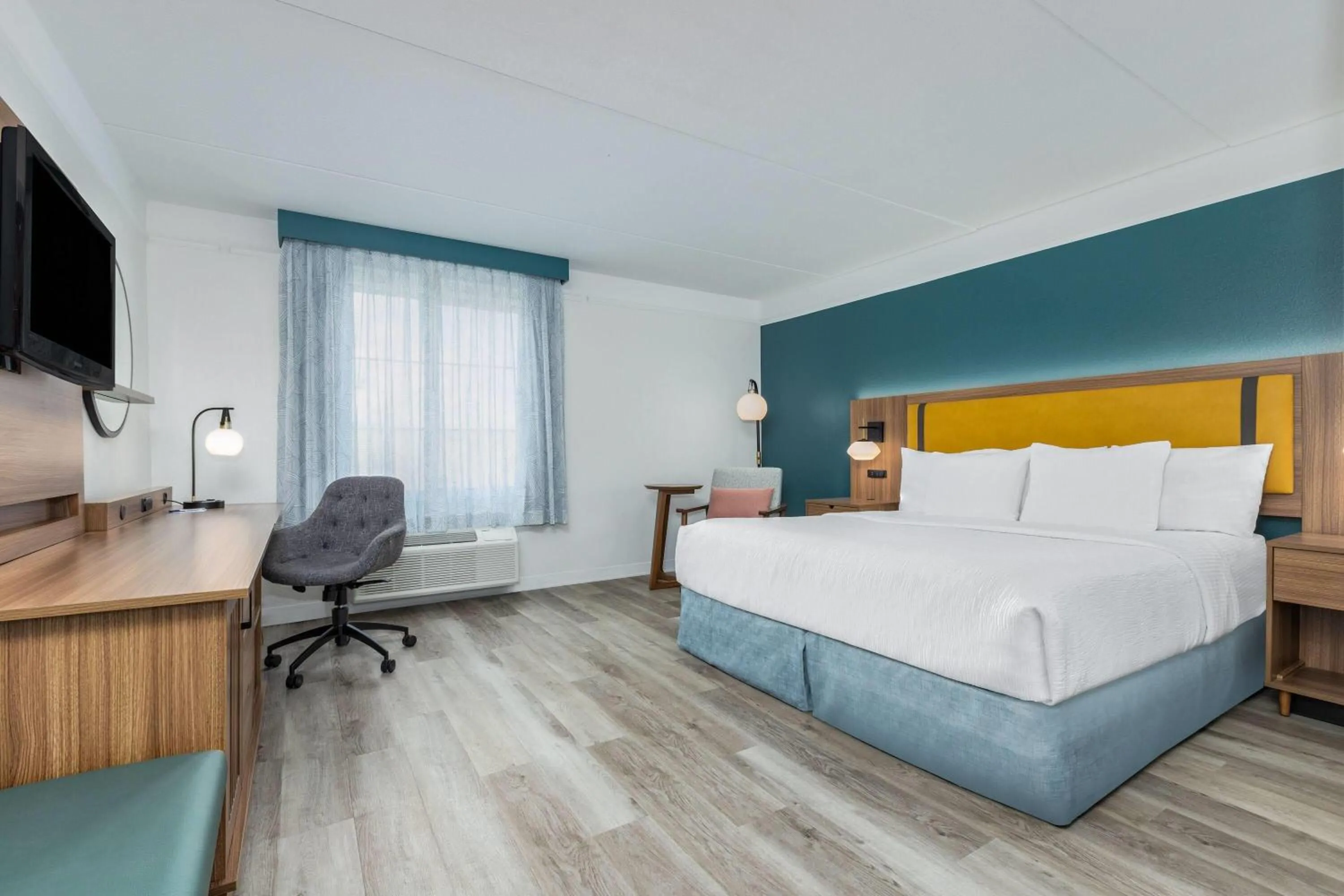 Photo of the whole room, Bed in La Quinta by Wyndham Sherman