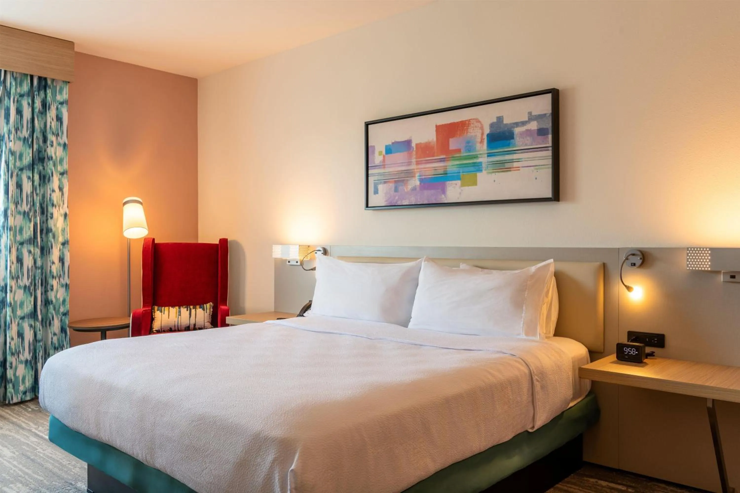 Bed in Hilton Garden Inn Portland Airport