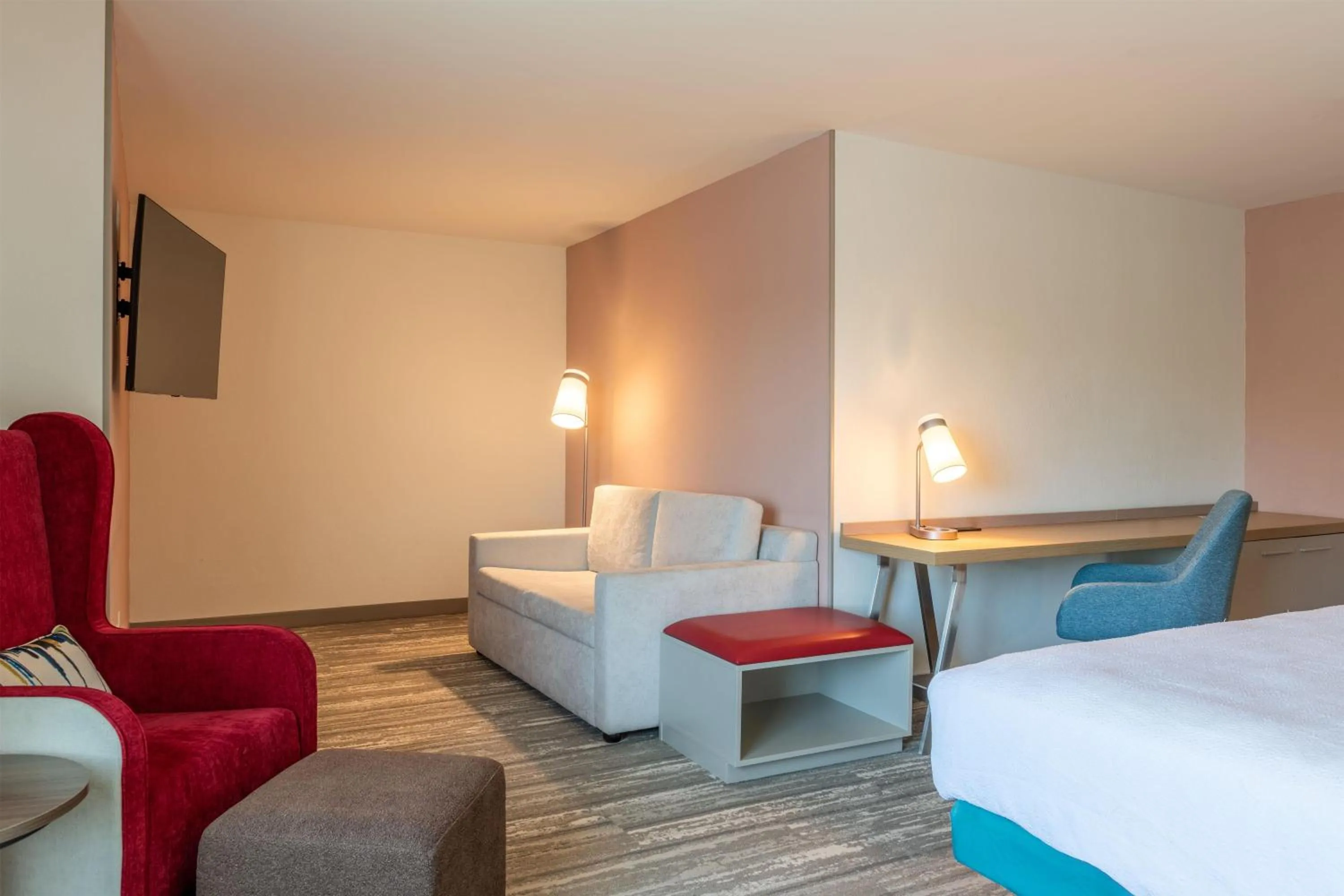 Bedroom, Bed in Hilton Garden Inn Portland Airport