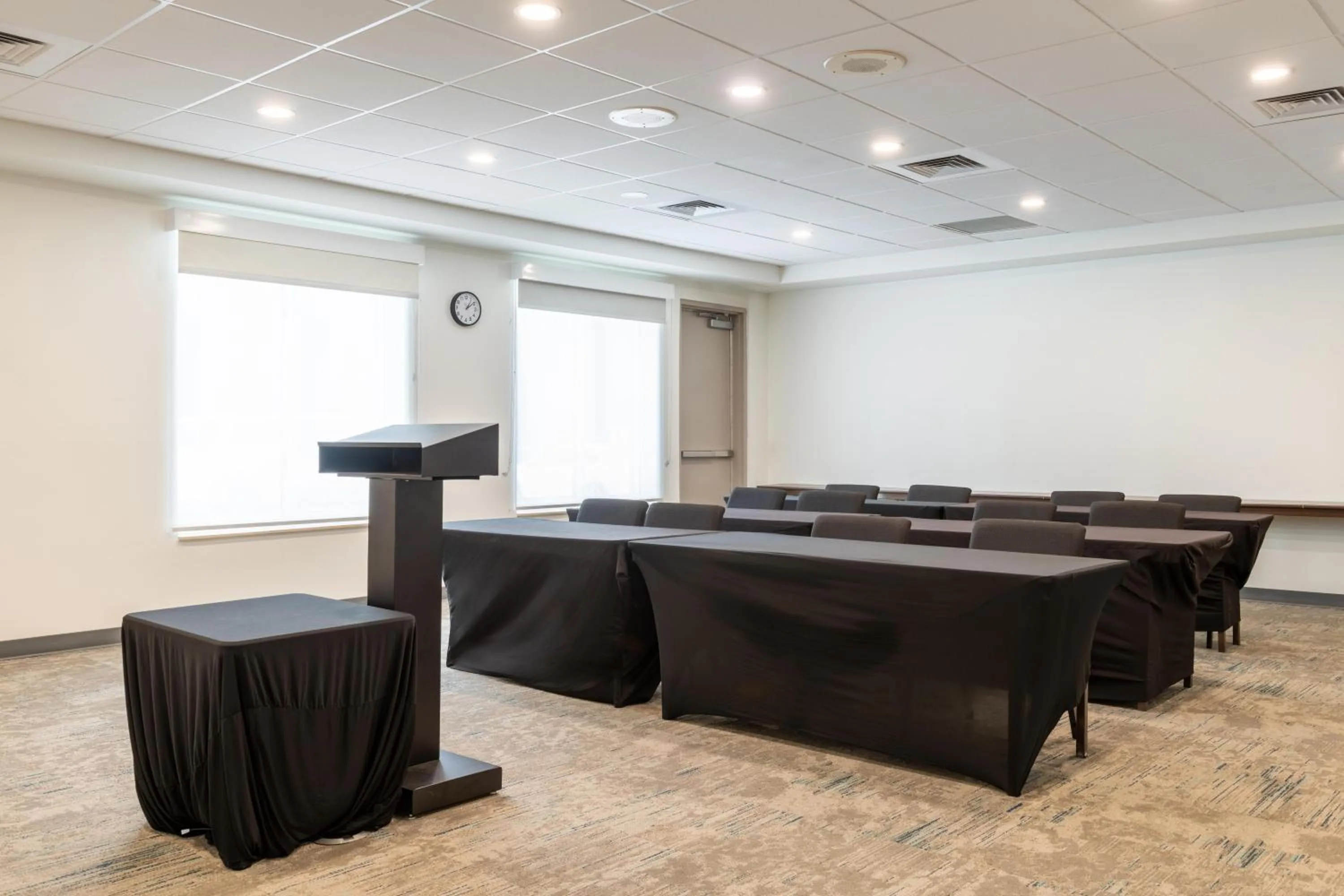 Meeting/conference room in Hilton Garden Inn Portland Airport