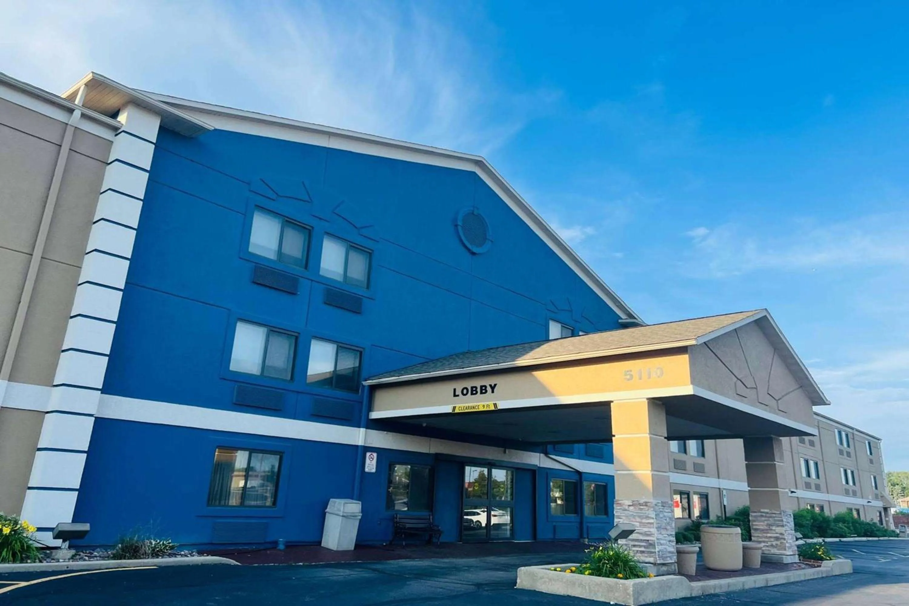 Property building in AmericInn by Wyndham Glendale Milwaukee