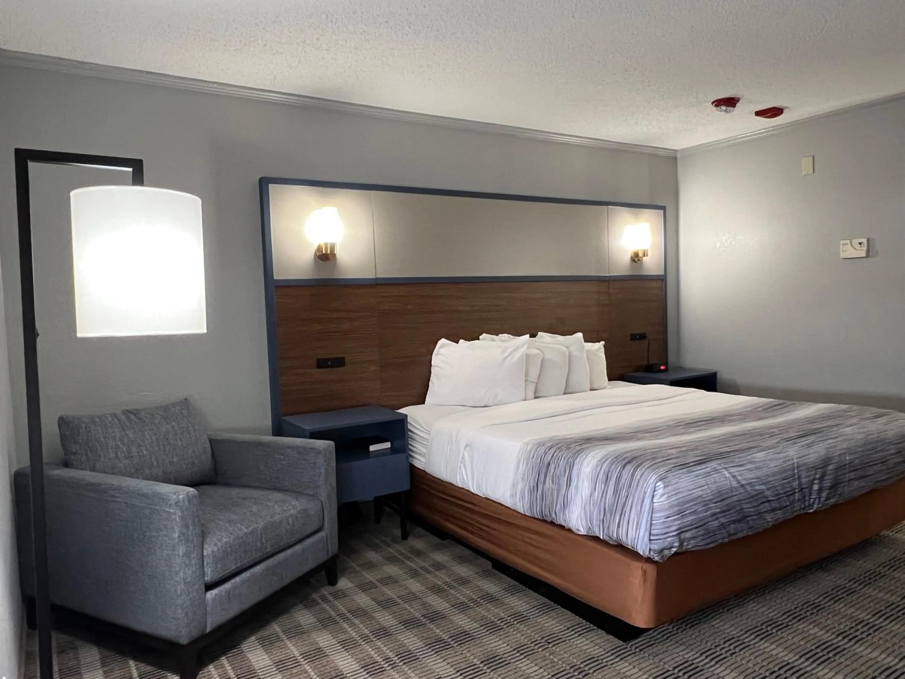 Photo of the whole room, Bed in AmericInn by Wyndham Glendale Milwaukee