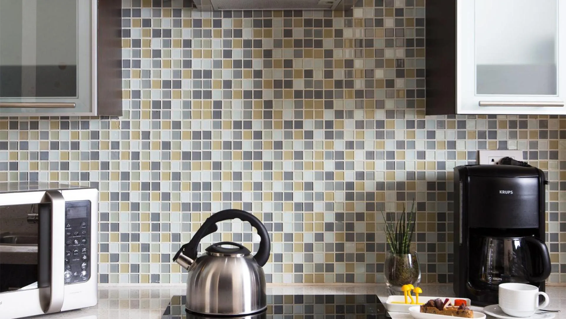 Kitchen or kitchenette in Crimson Hotel Filinvest City, Manila