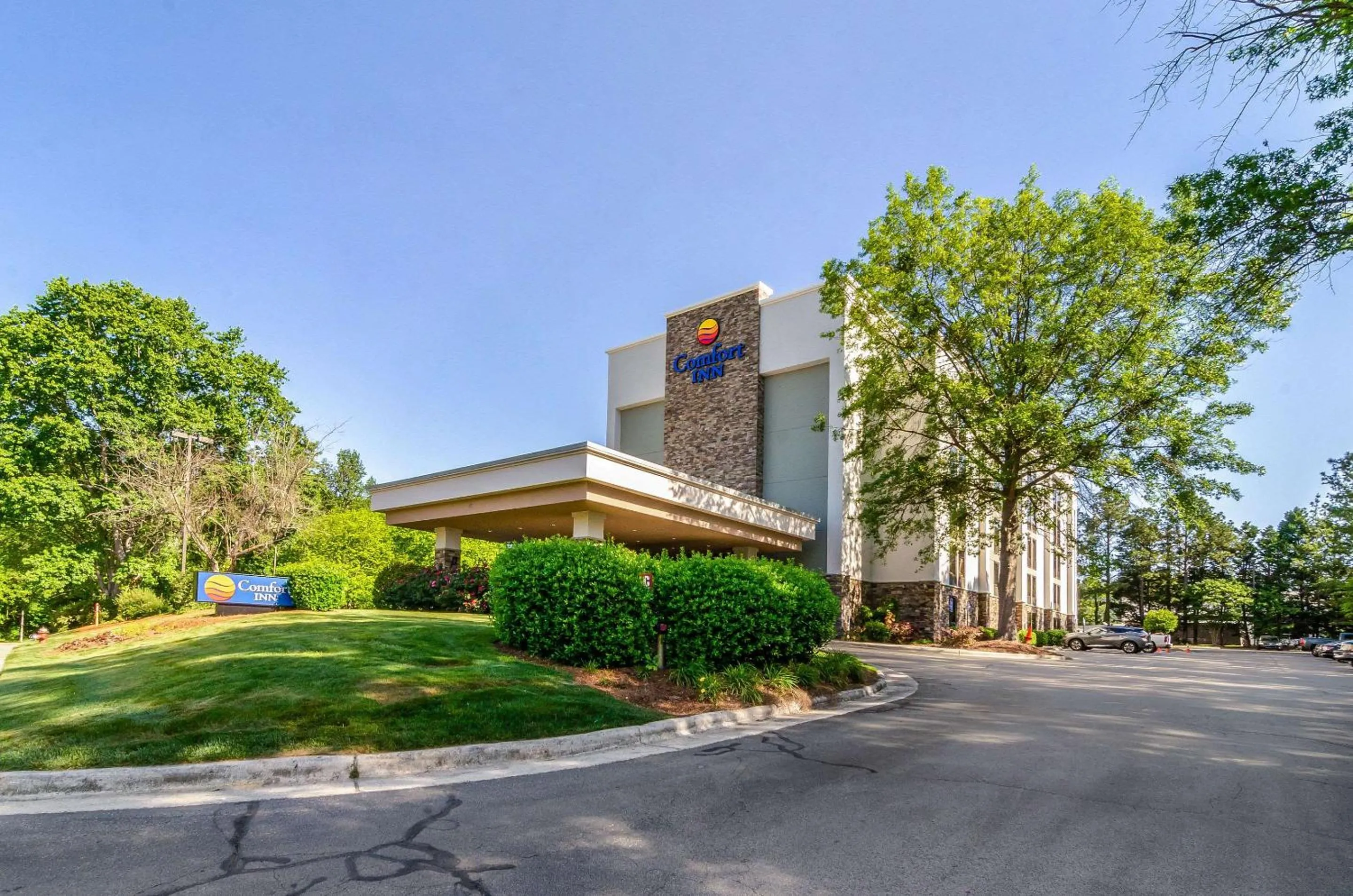 Property building in Comfort Inn Raleigh Midtown