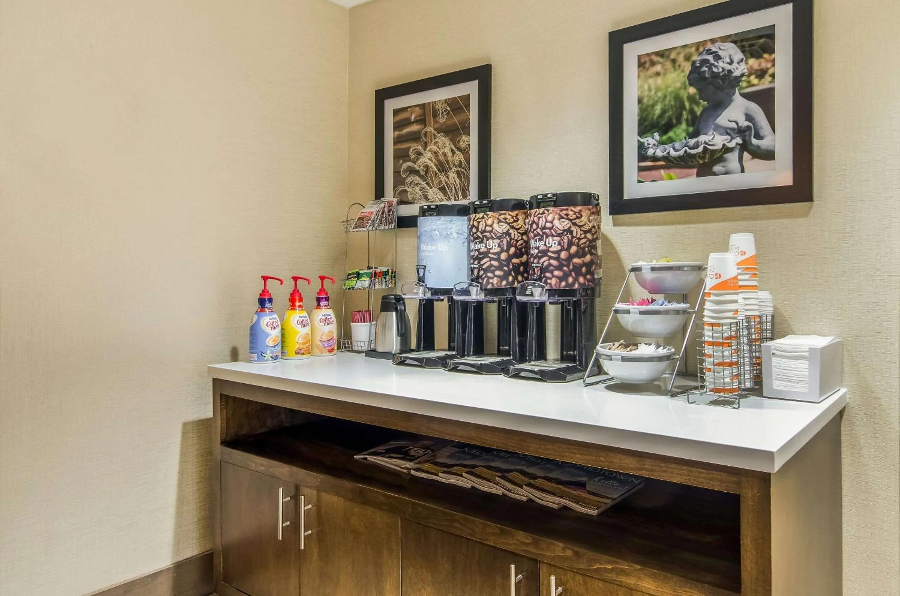 Breakfast in Comfort Inn Raleigh Midtown