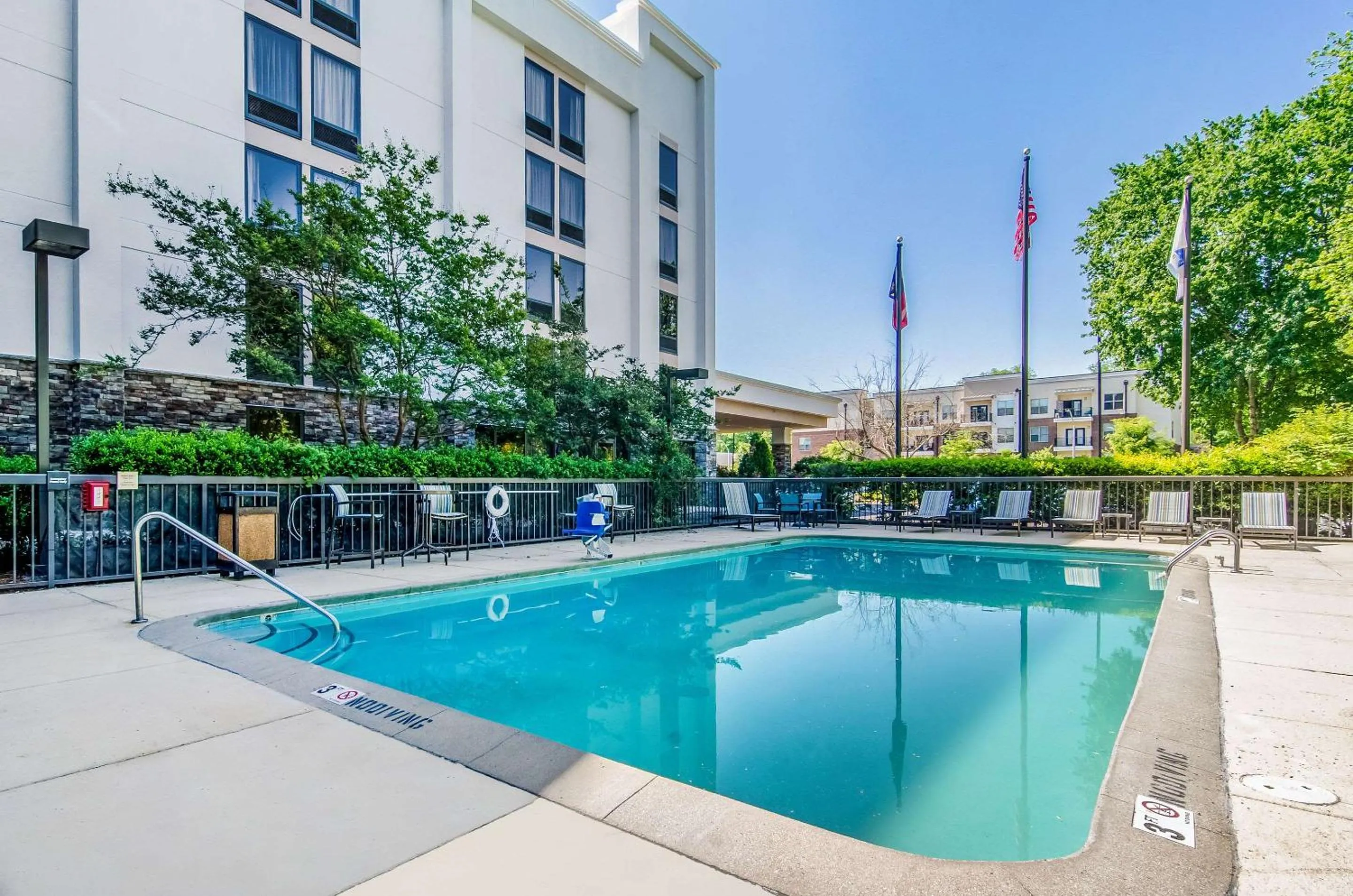 Swimming pool in Comfort Inn Raleigh Midtown