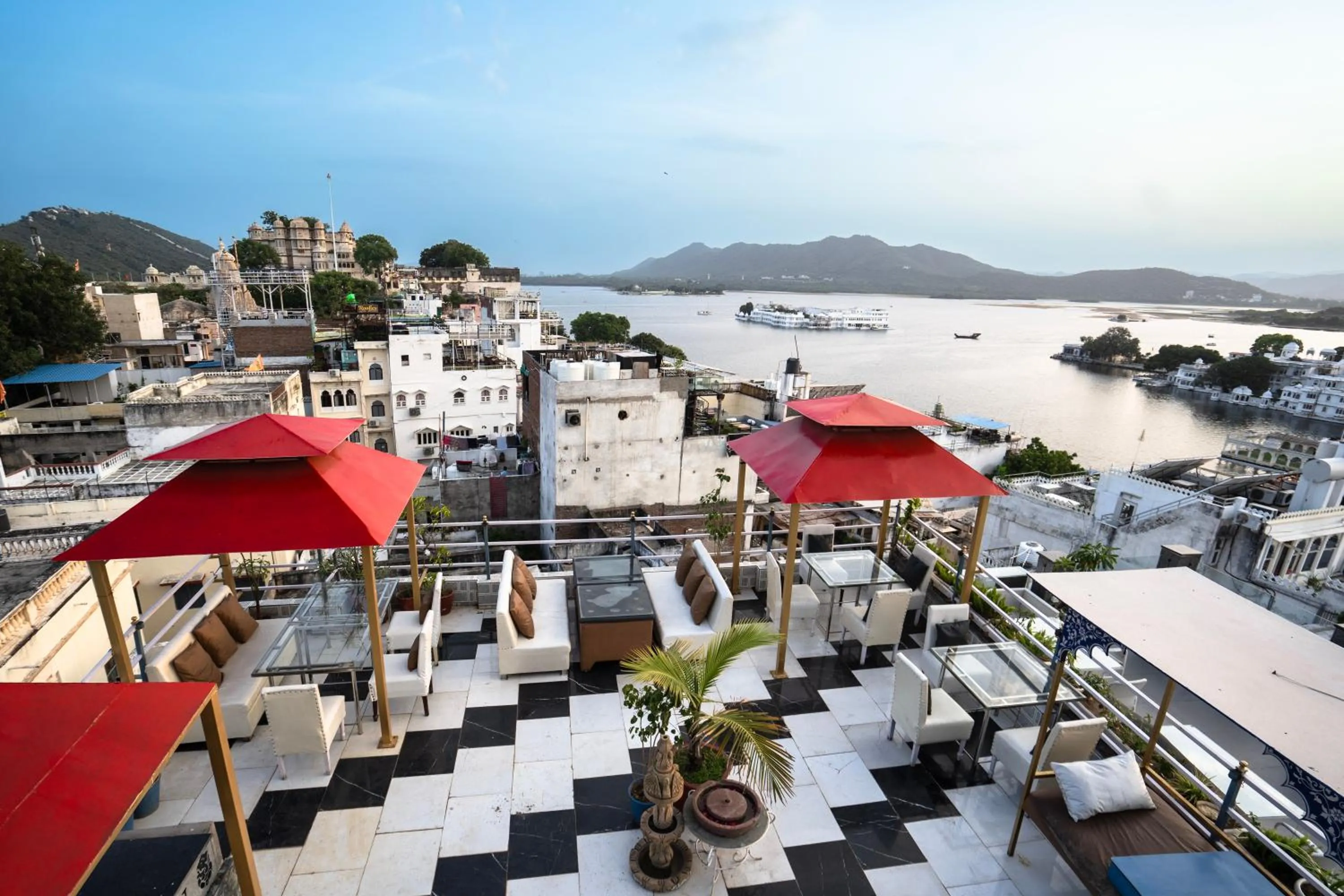 Restaurant/places to eat in The Lake View Hotel- On Lake Pichola