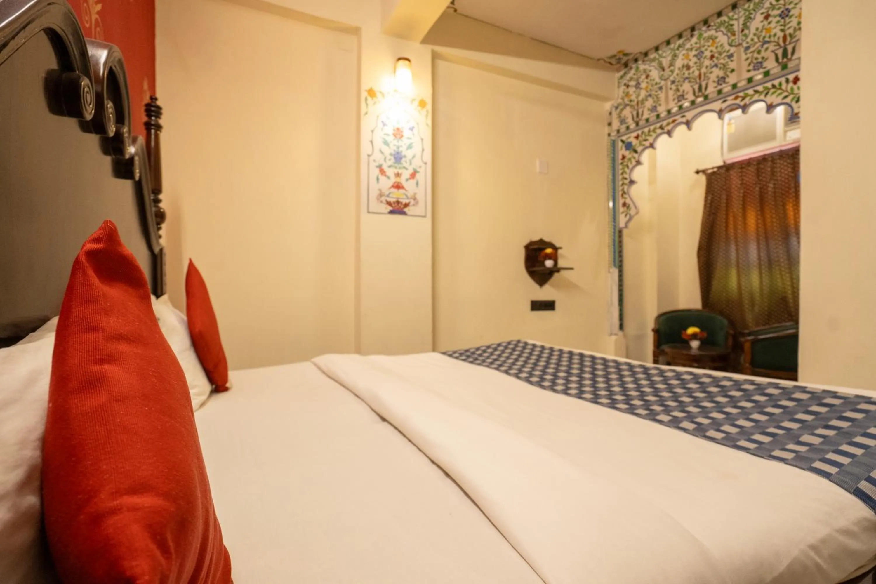 Bed in The Lake View Hotel- On Lake Pichola