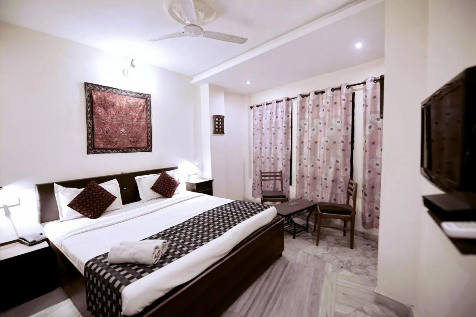 Bed in The Lake View Hotel- On Lake Pichola