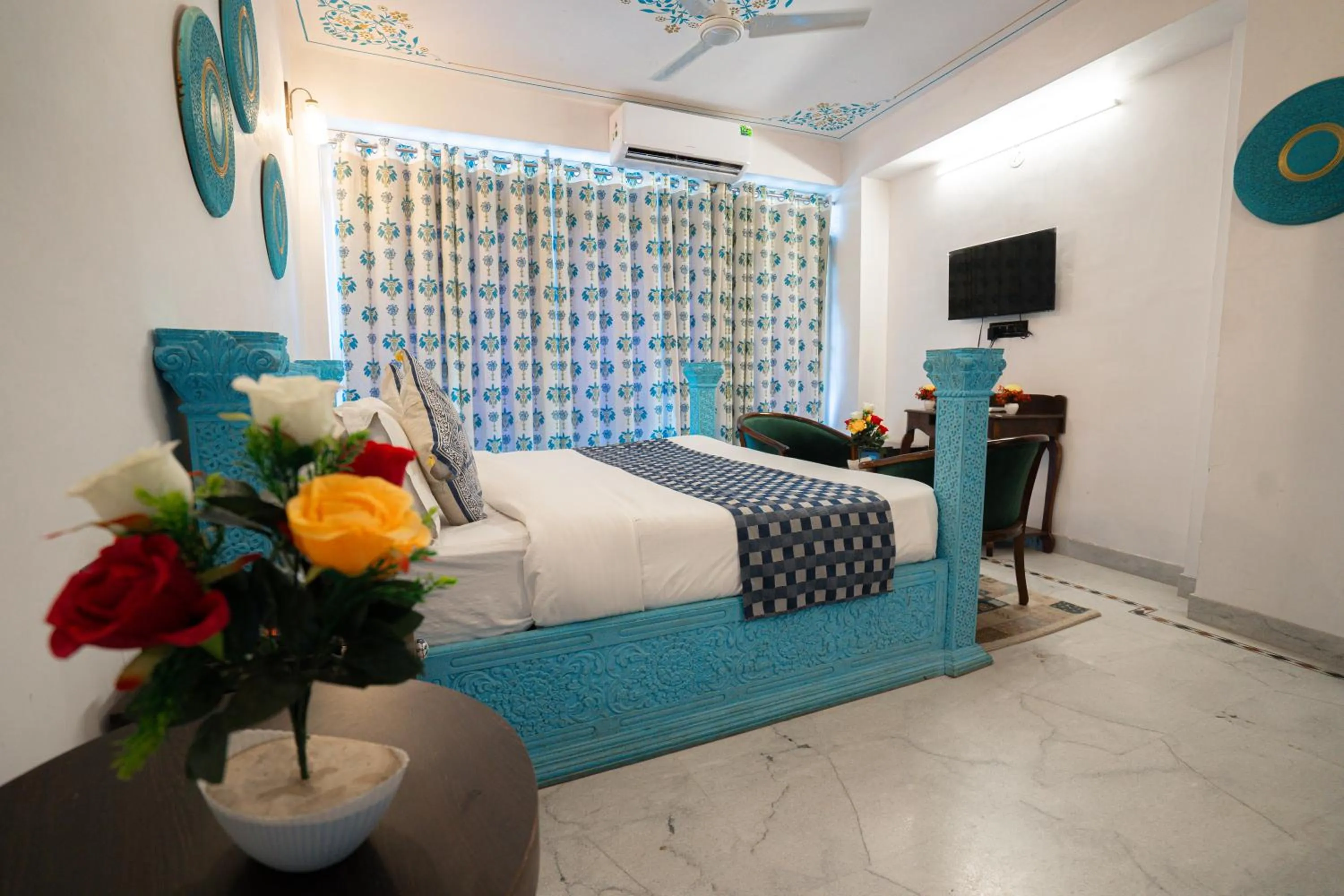 Bed in The Lake View Hotel- On Lake Pichola