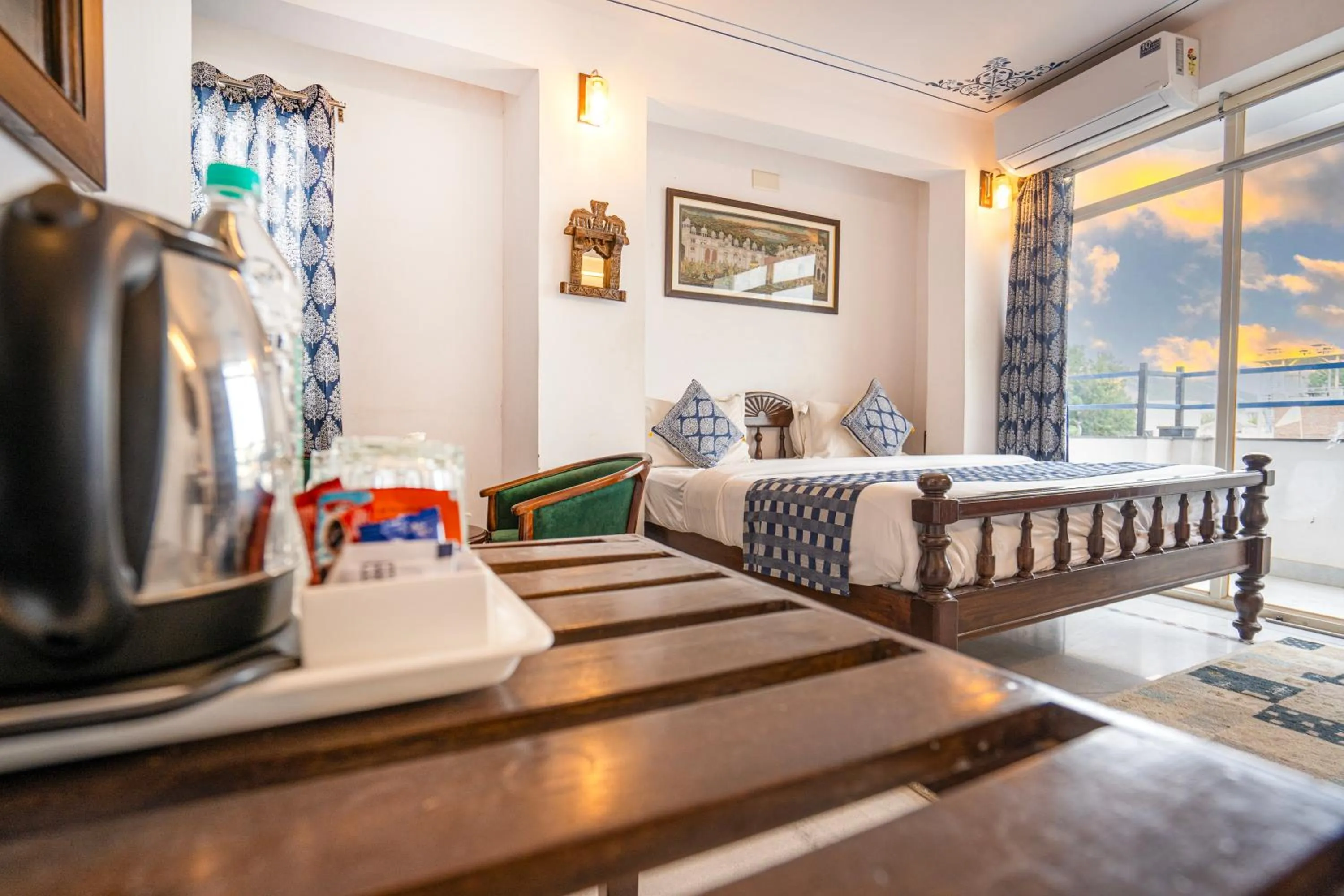 Bed in The Lake View Hotel- On Lake Pichola