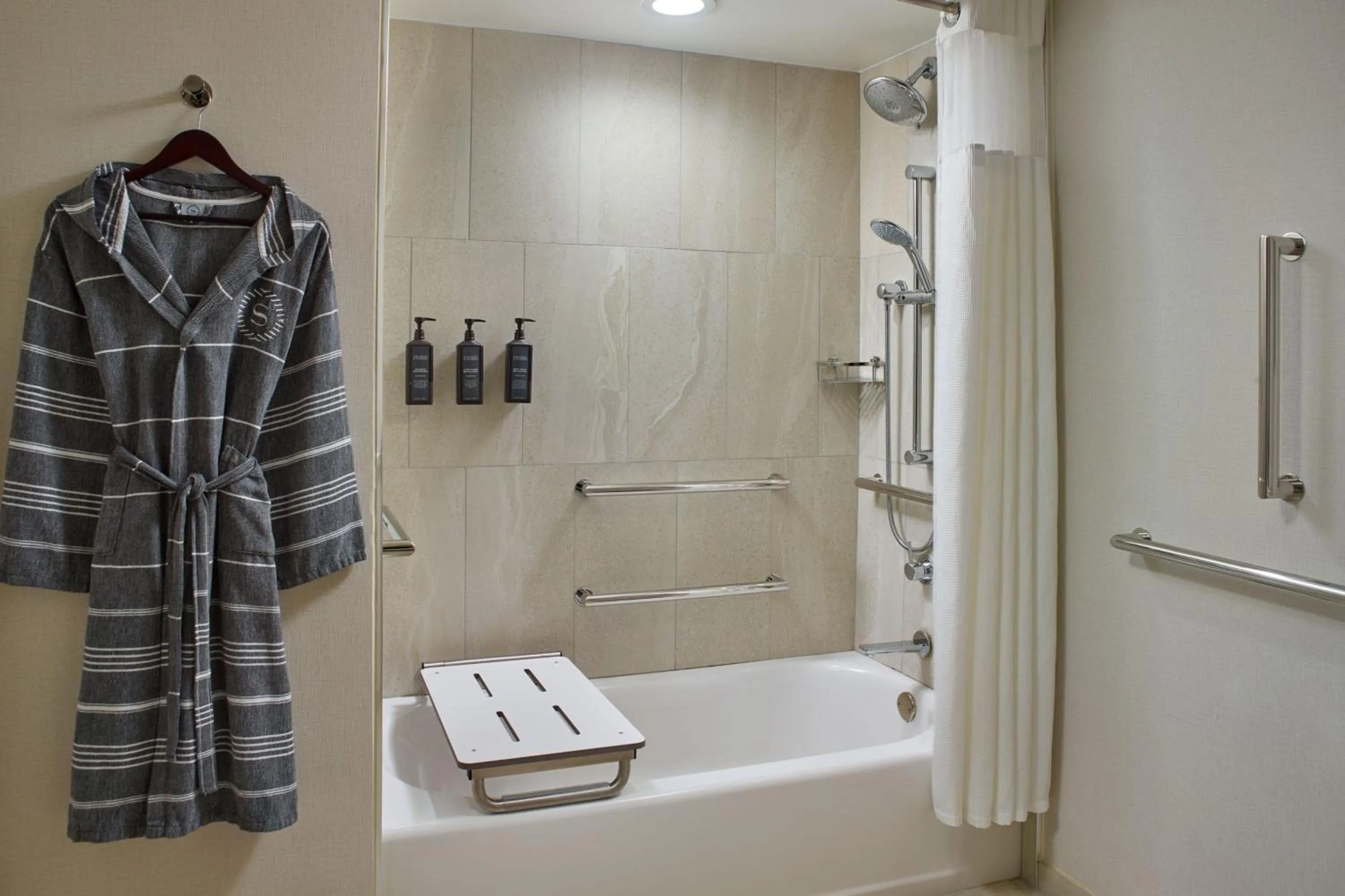 Photo of the whole room in Sheraton Grand Nashville Downtown