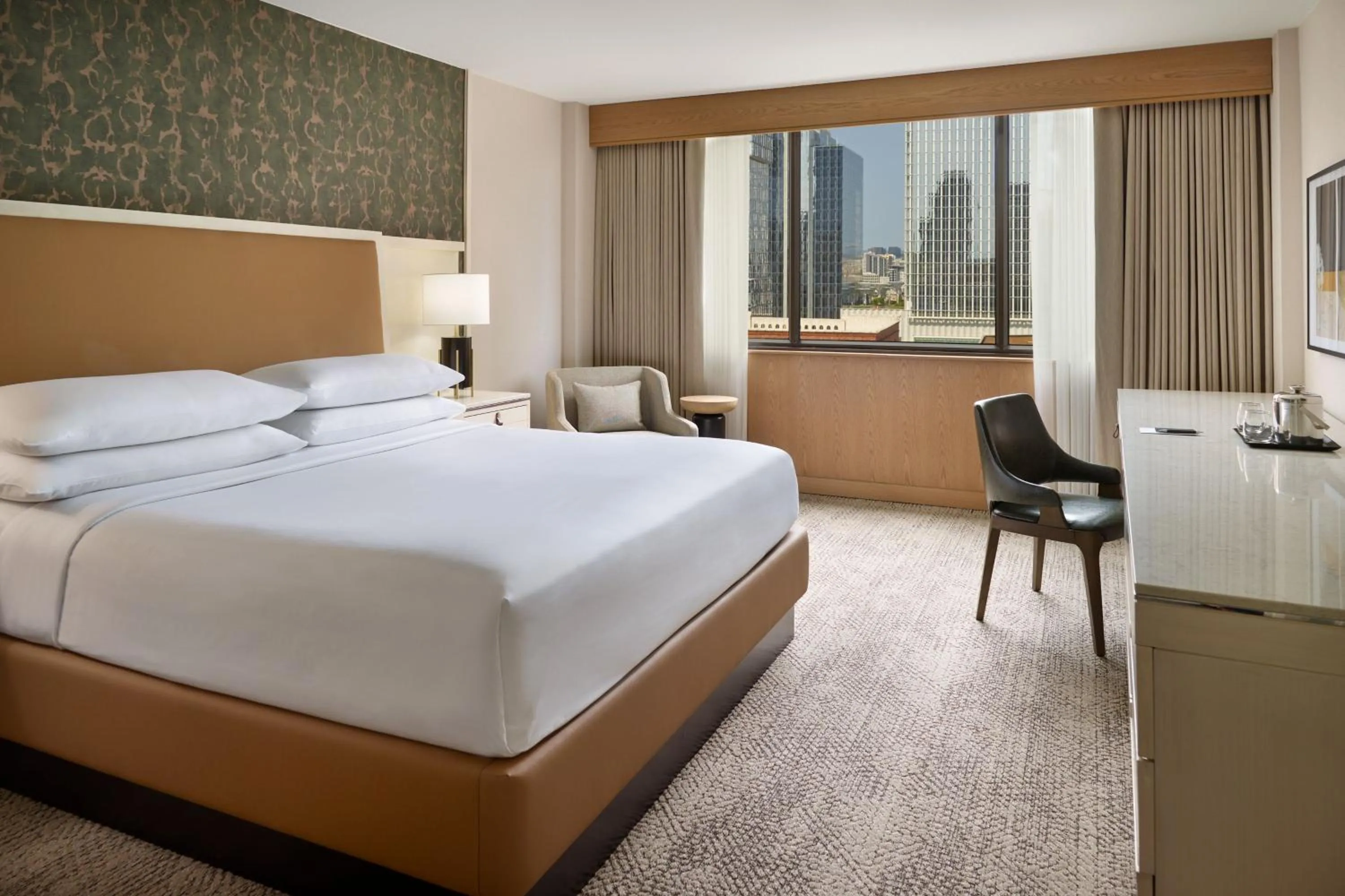 Photo of the whole room, Bed in Sheraton Grand Nashville Downtown