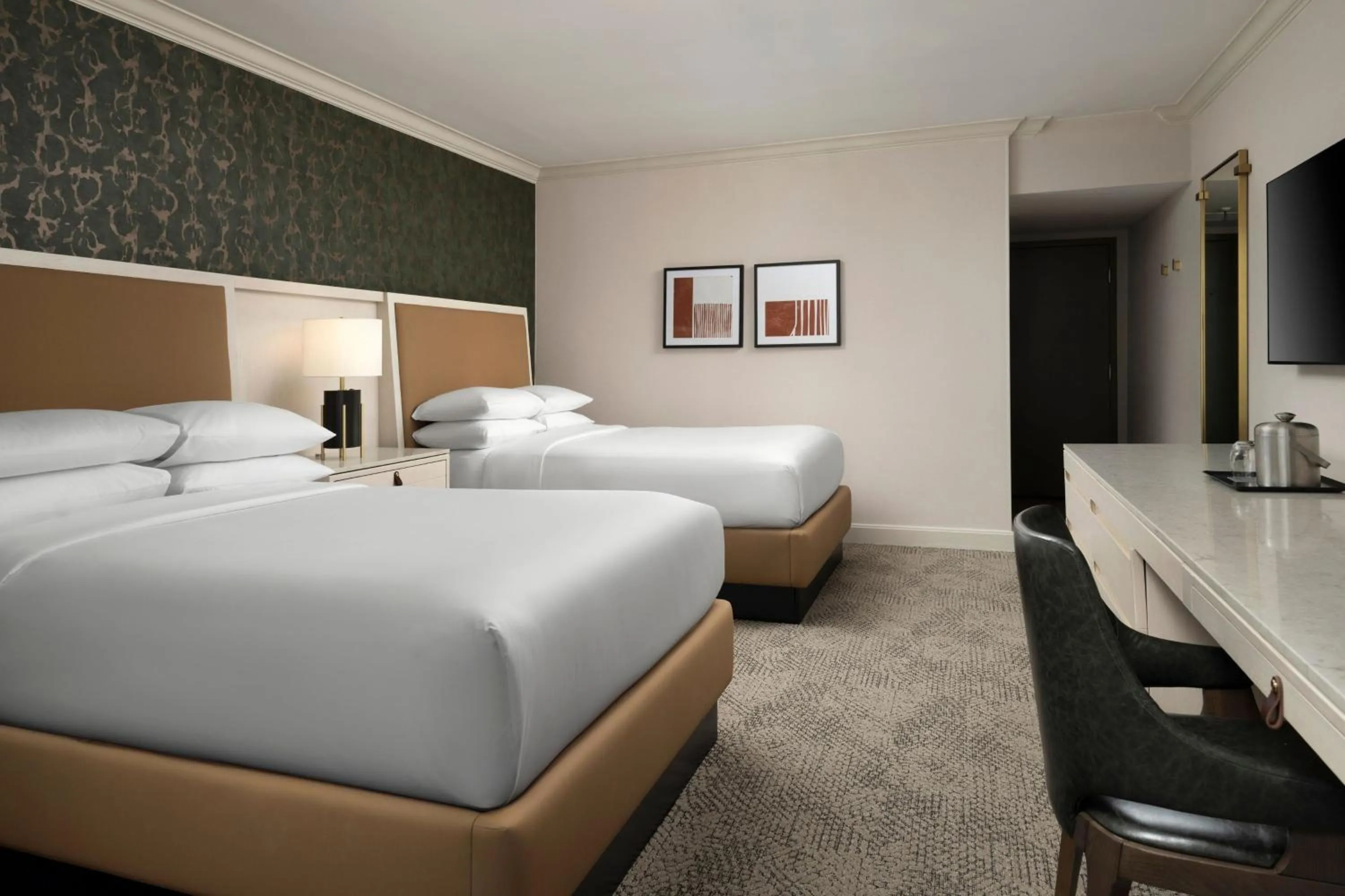 Photo of the whole room, Bed in Sheraton Grand Nashville Downtown