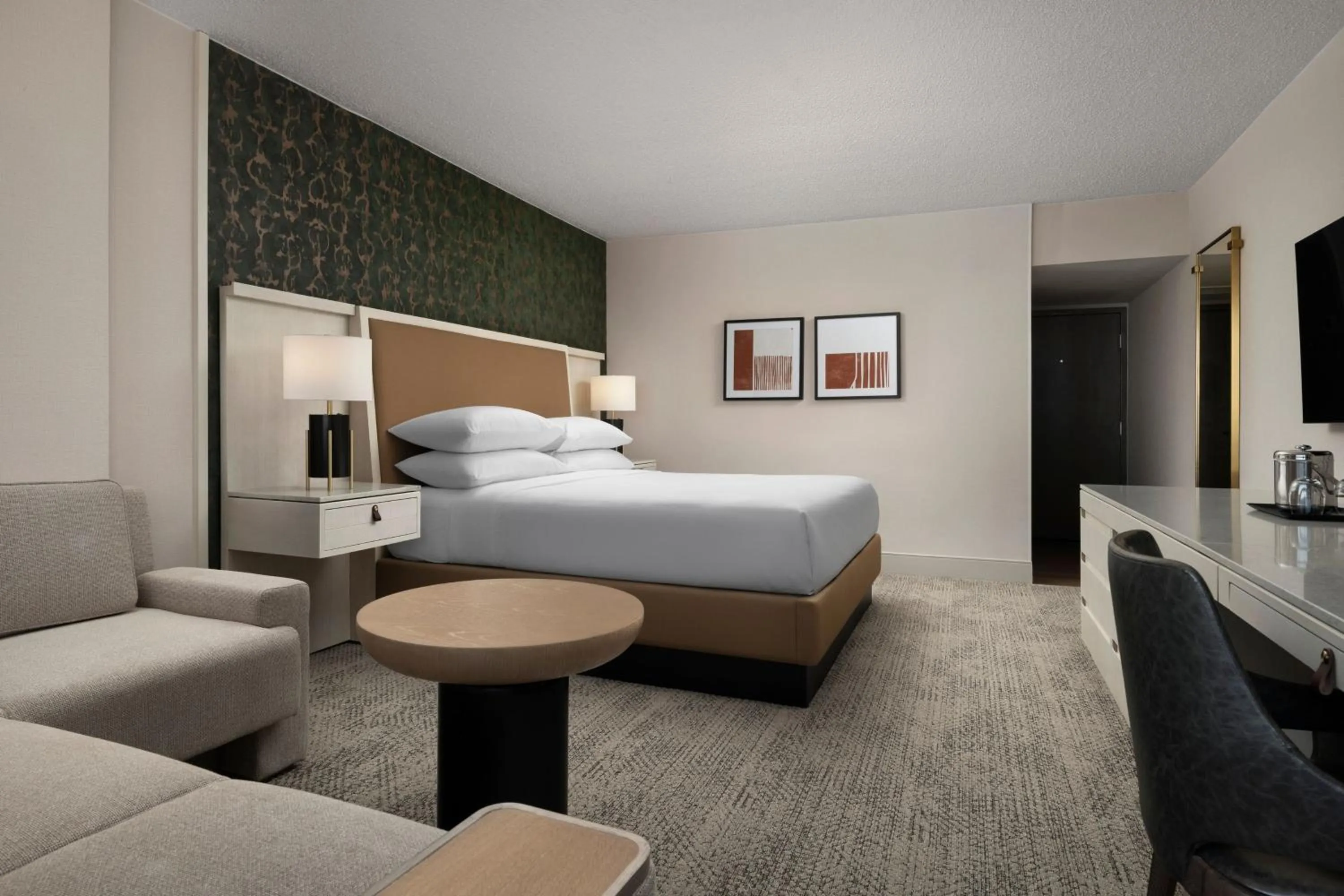 Photo of the whole room, Bed in Sheraton Grand Nashville Downtown