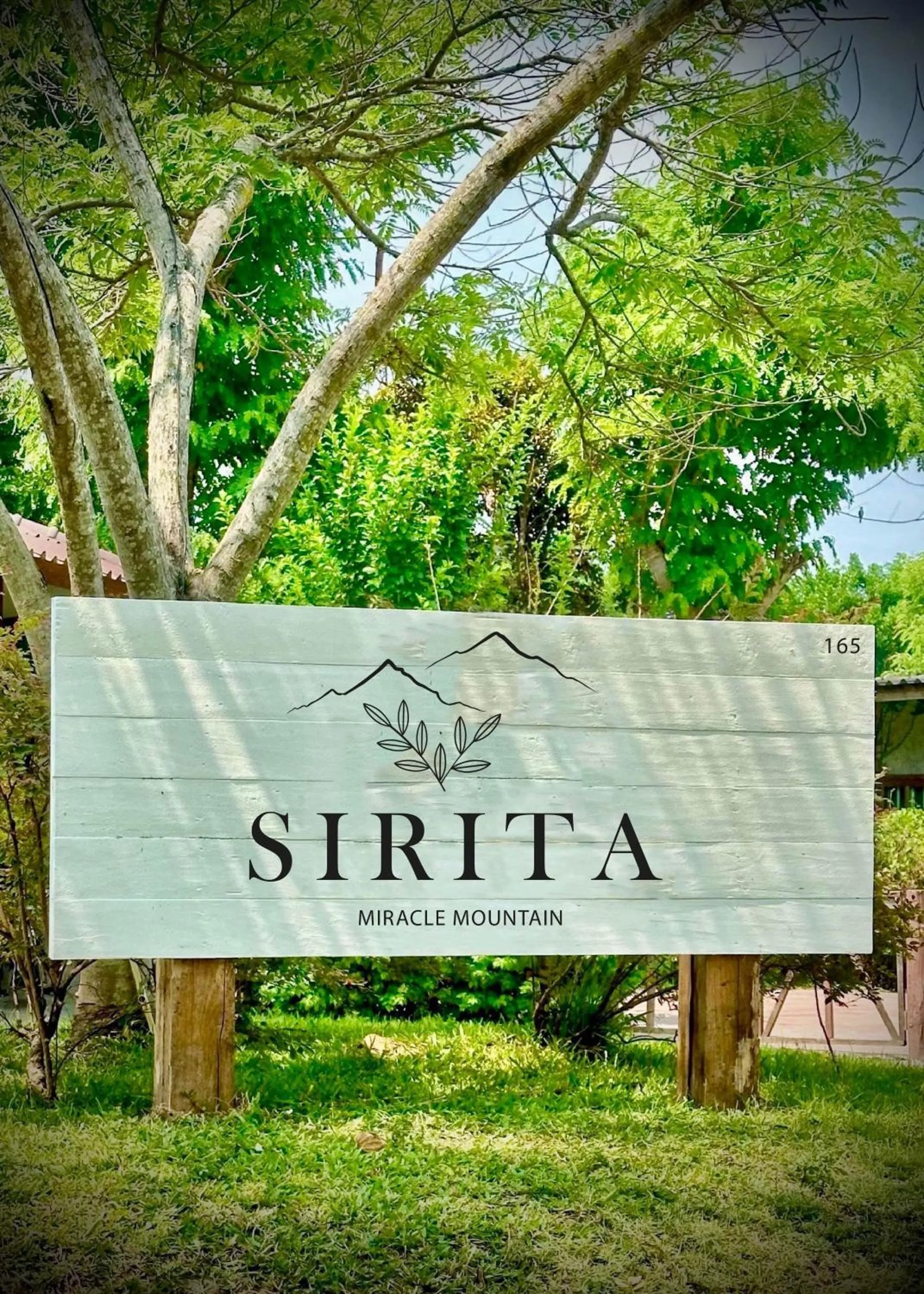 Facade/entrance in Sirita