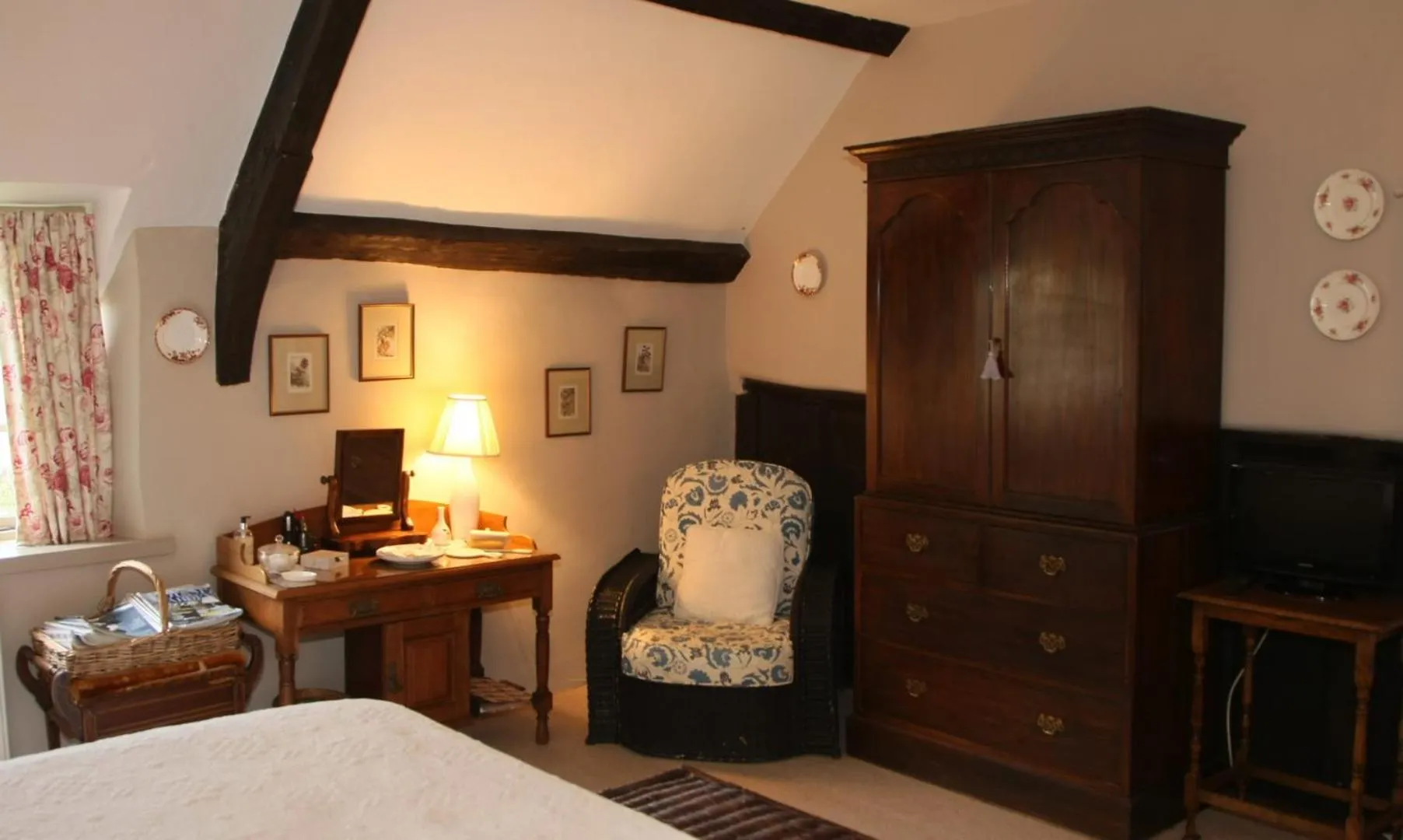 Photo of the whole room, Bed in Brook Farmhouse