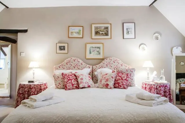 Photo of the whole room, Bed in Brook Farmhouse