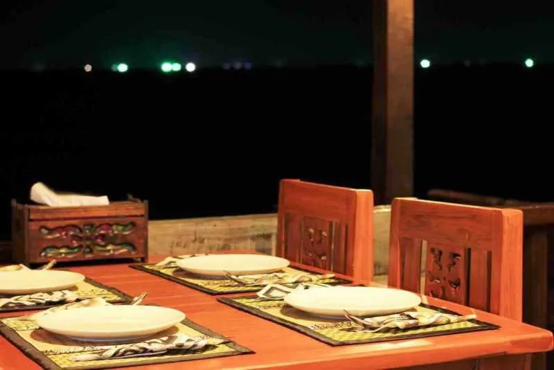 Restaurant/places to eat in Peace Paradise Beach