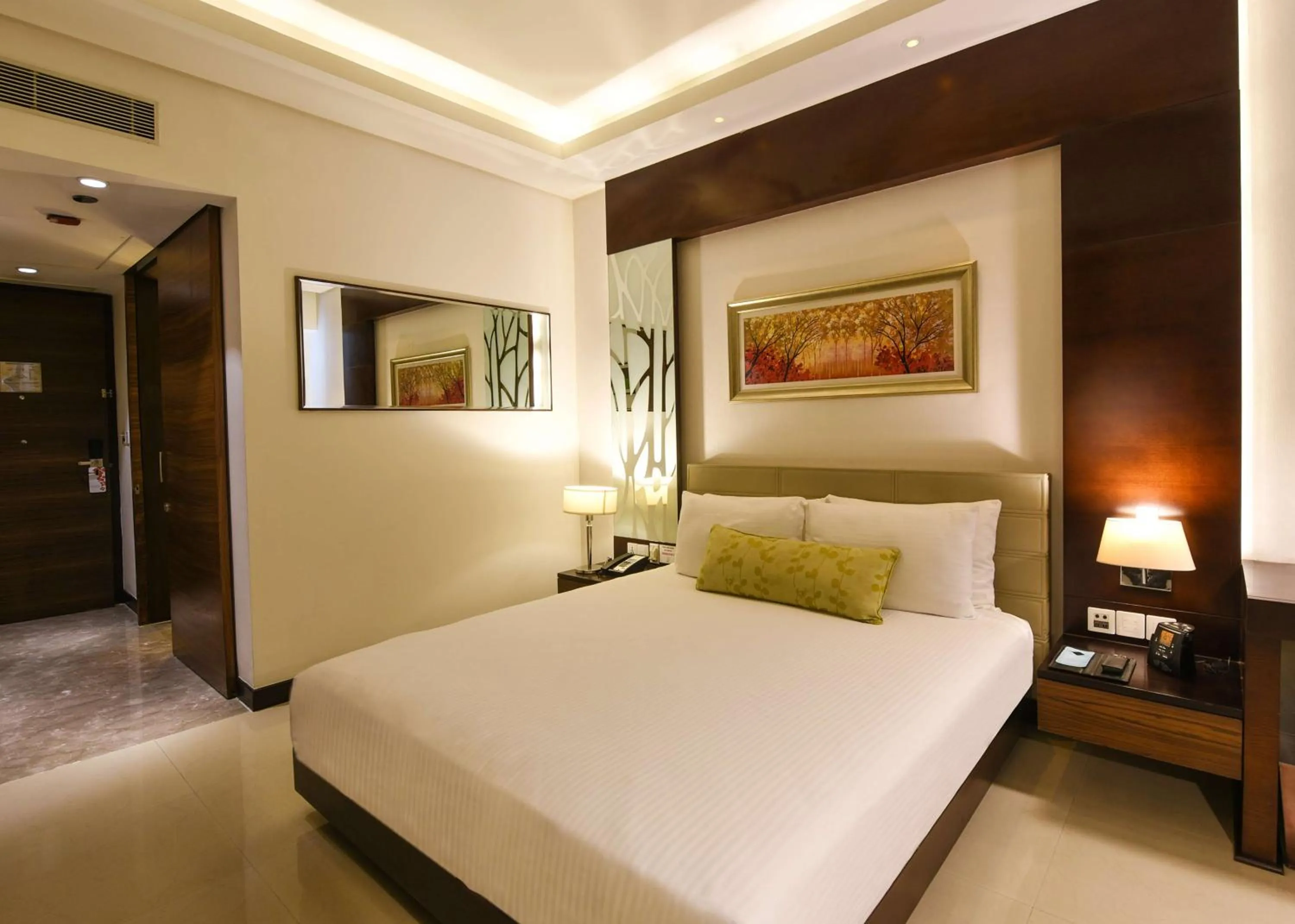 Bed in DoubleTree by Hilton Gurugram Baani Square