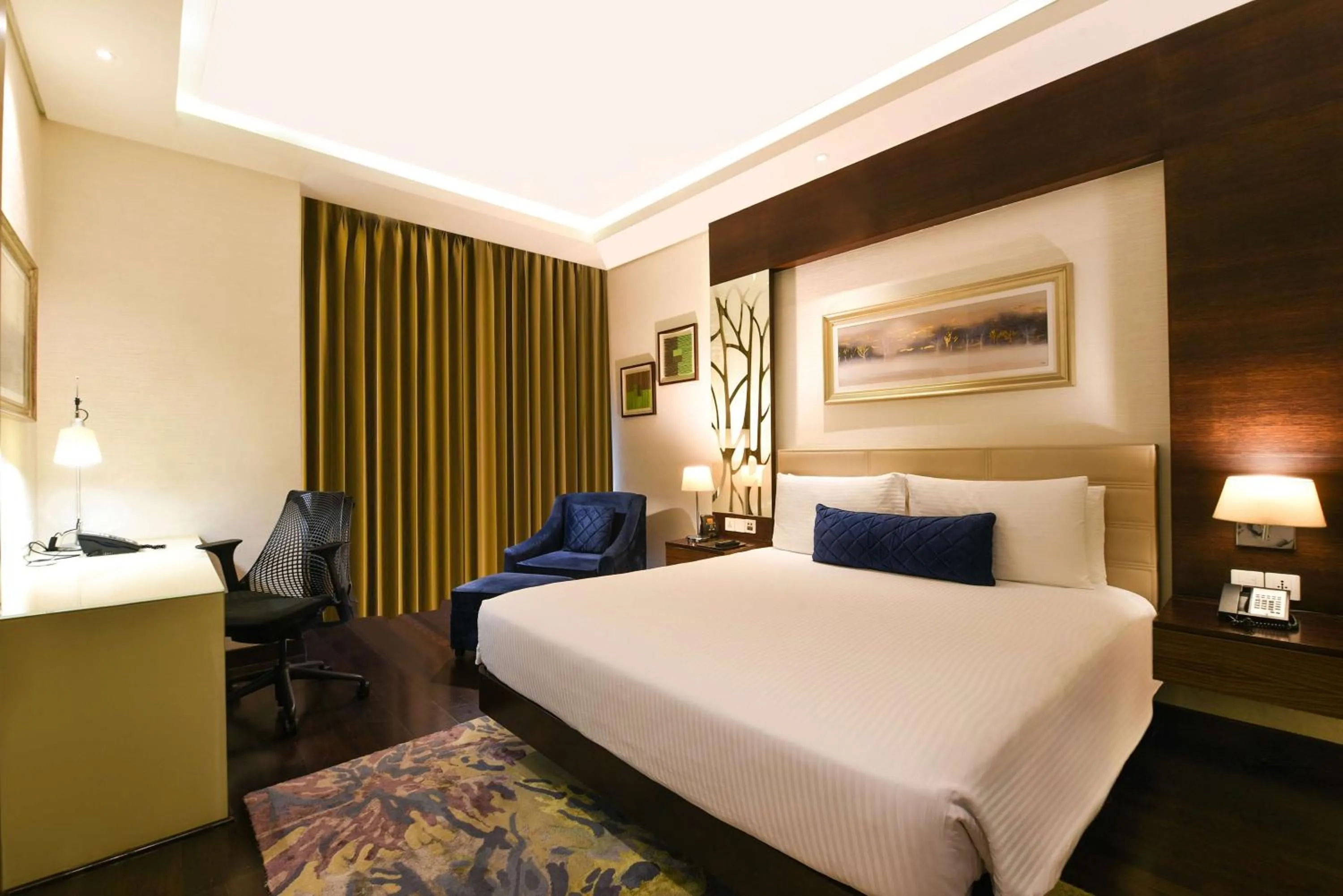 Bed in DoubleTree by Hilton Gurugram Baani Square