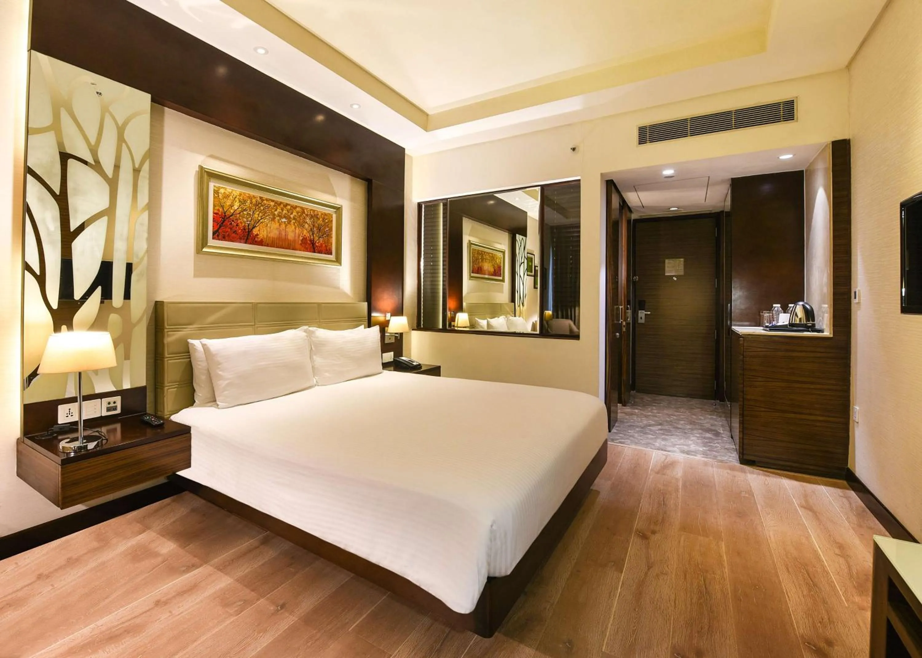 Bed in DoubleTree by Hilton Gurugram Baani Square