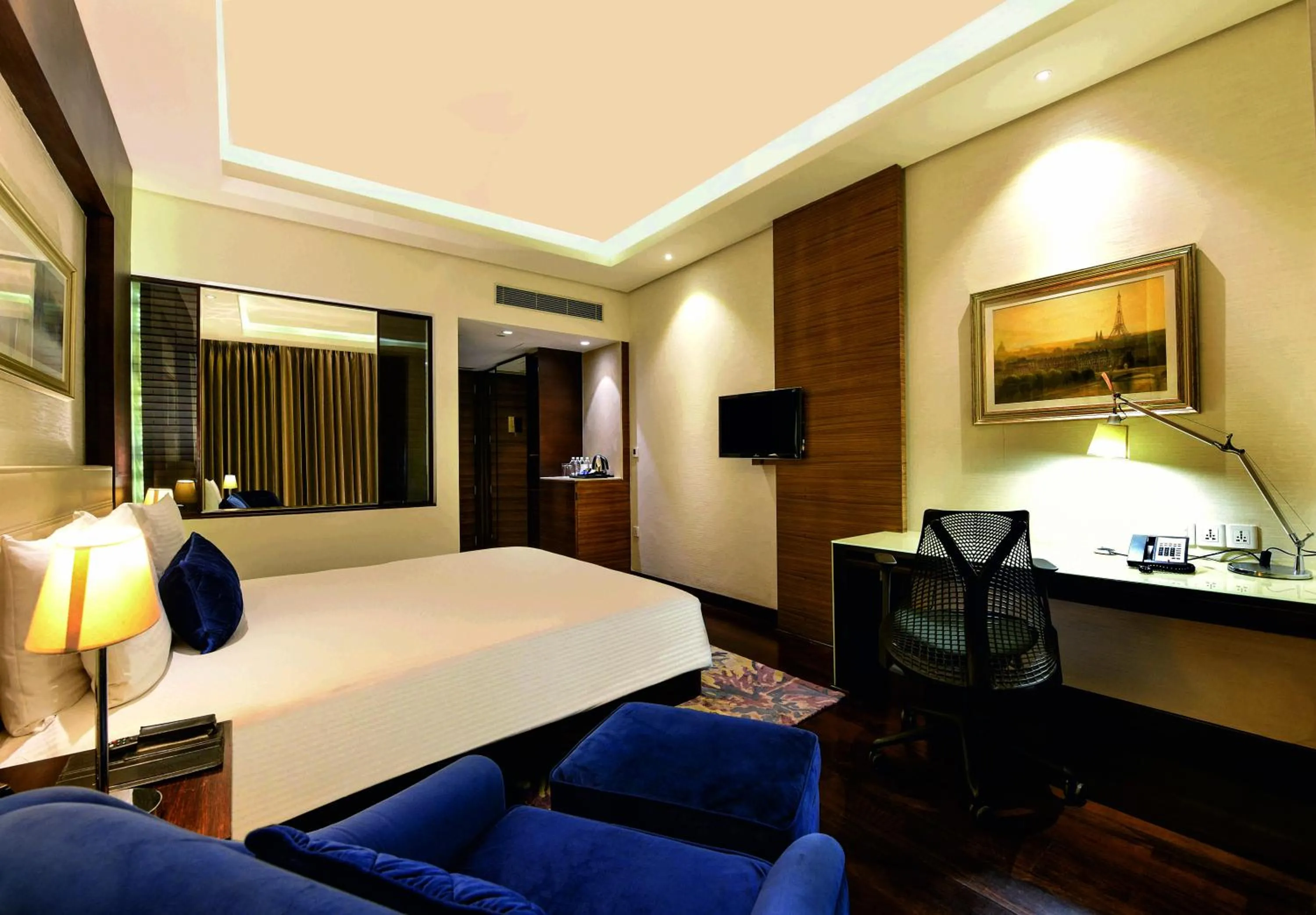 Bedroom, Bed in DoubleTree by Hilton Gurugram Baani Square