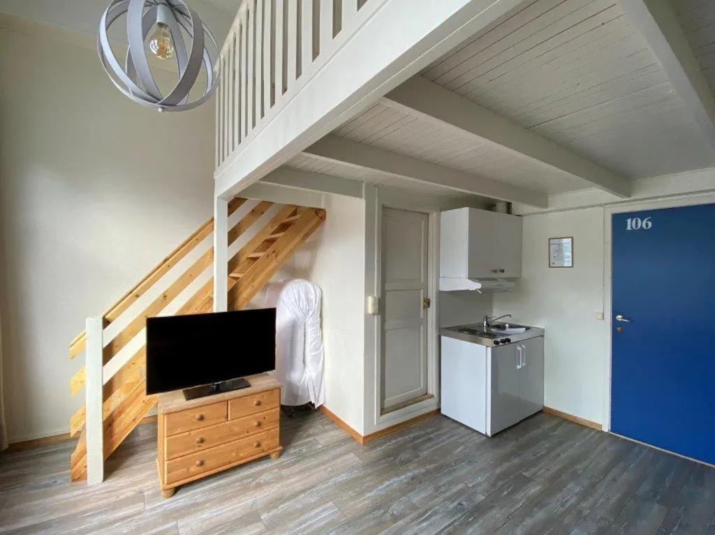 Kitchen or kitchenette in Hotel Svartisen