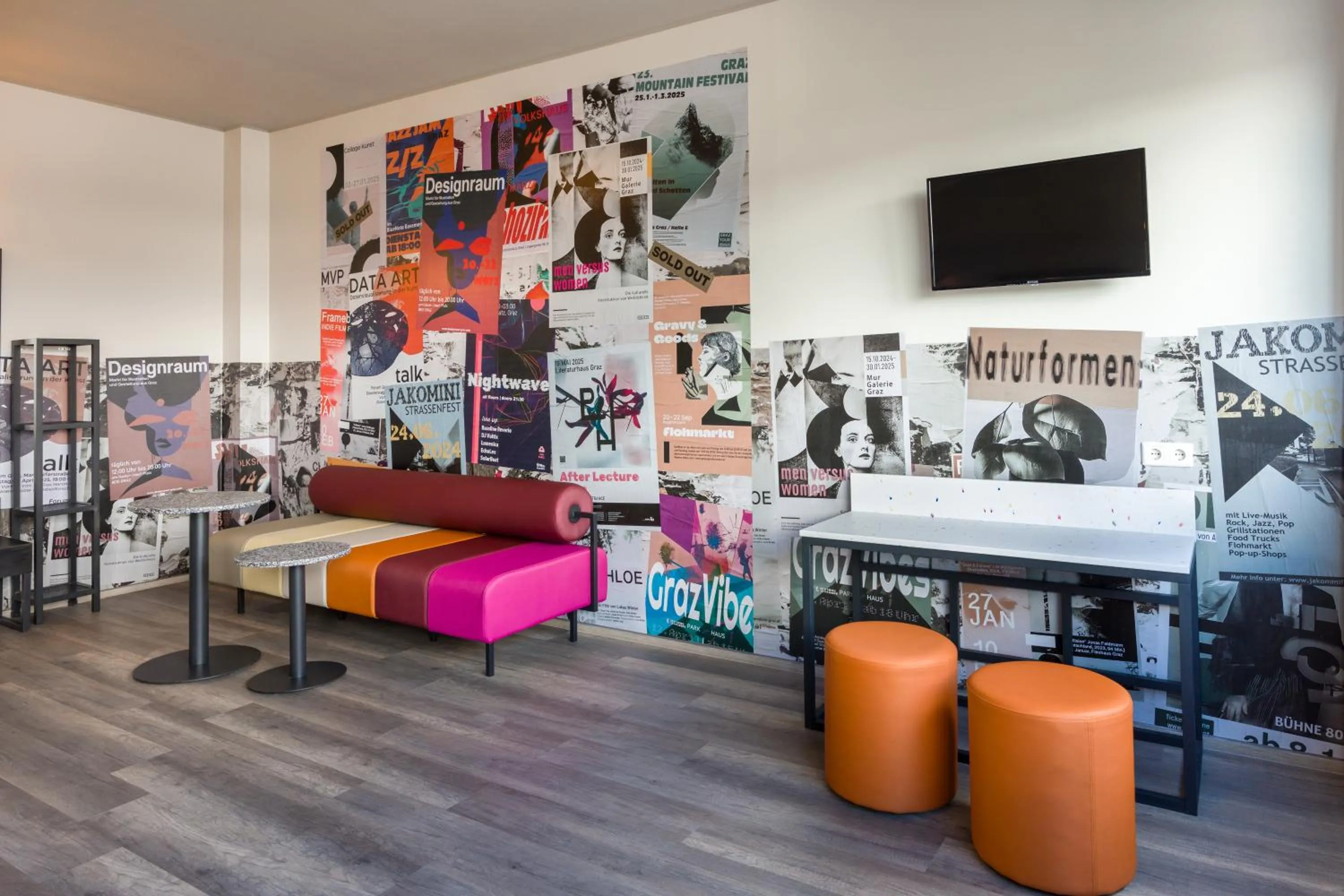 Seating area in a&o Graz Hauptbahnhof