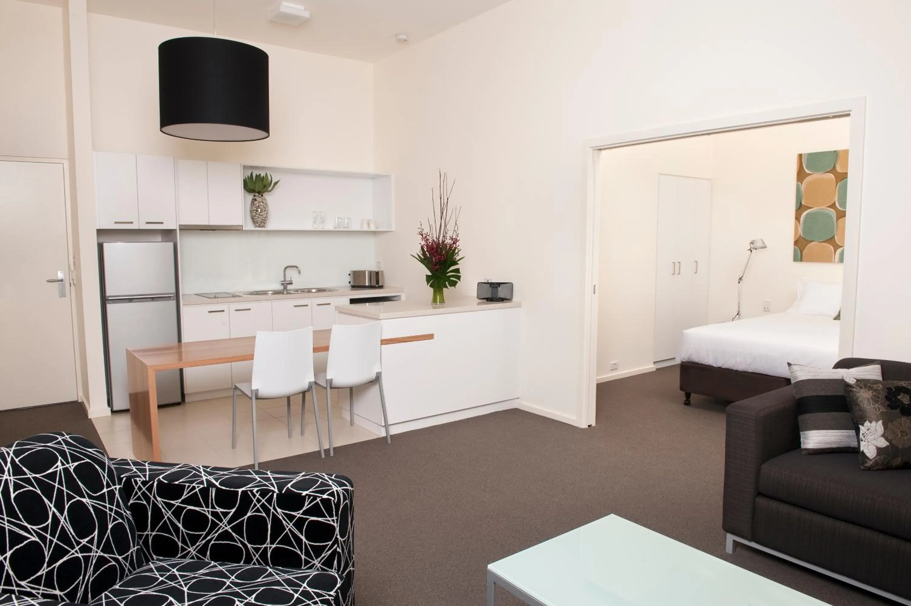 Kitchen or kitchenette, Bed in Majestic Old Lion Apartments