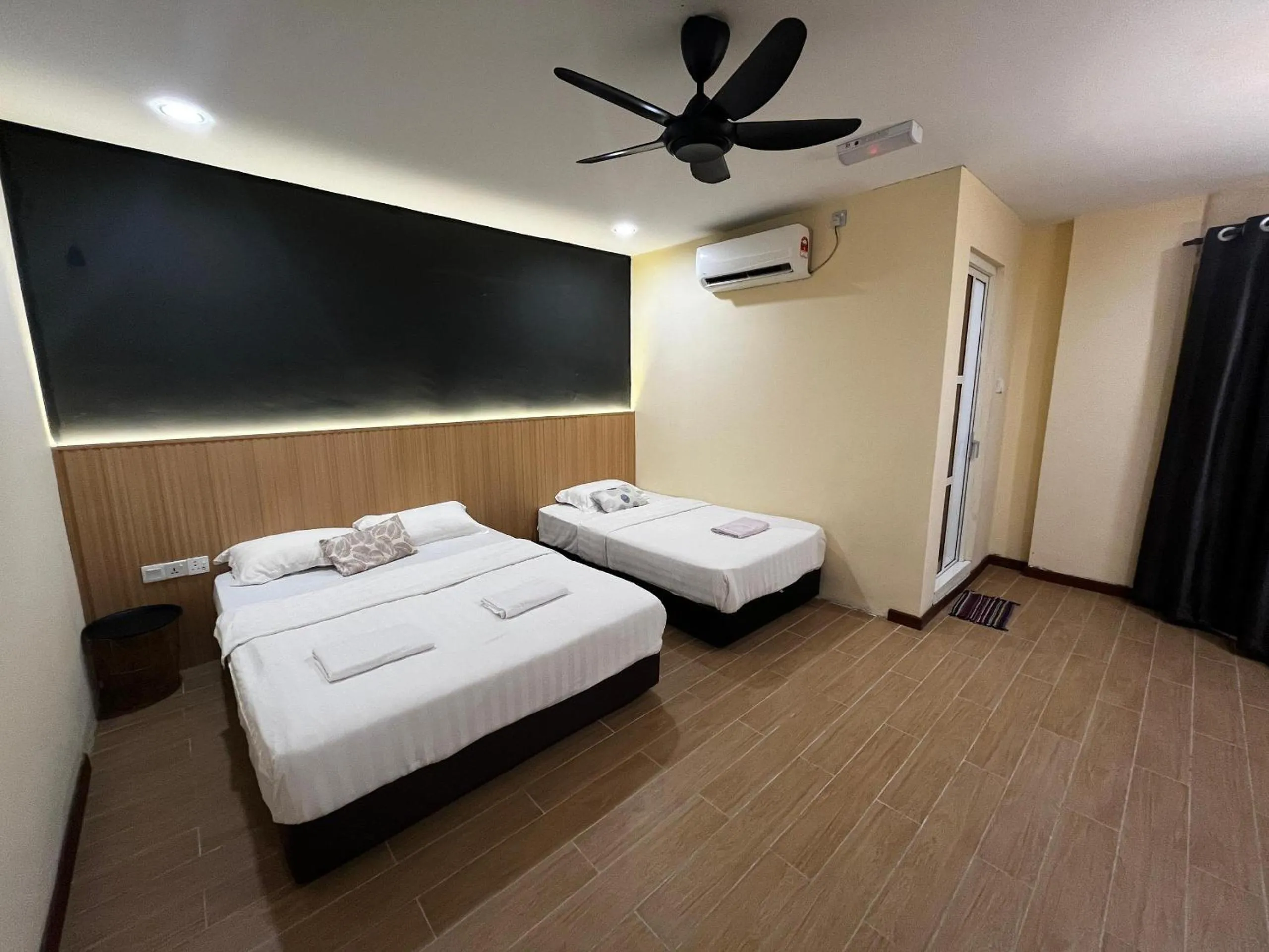 Bedroom, Bed in Halo Hotel