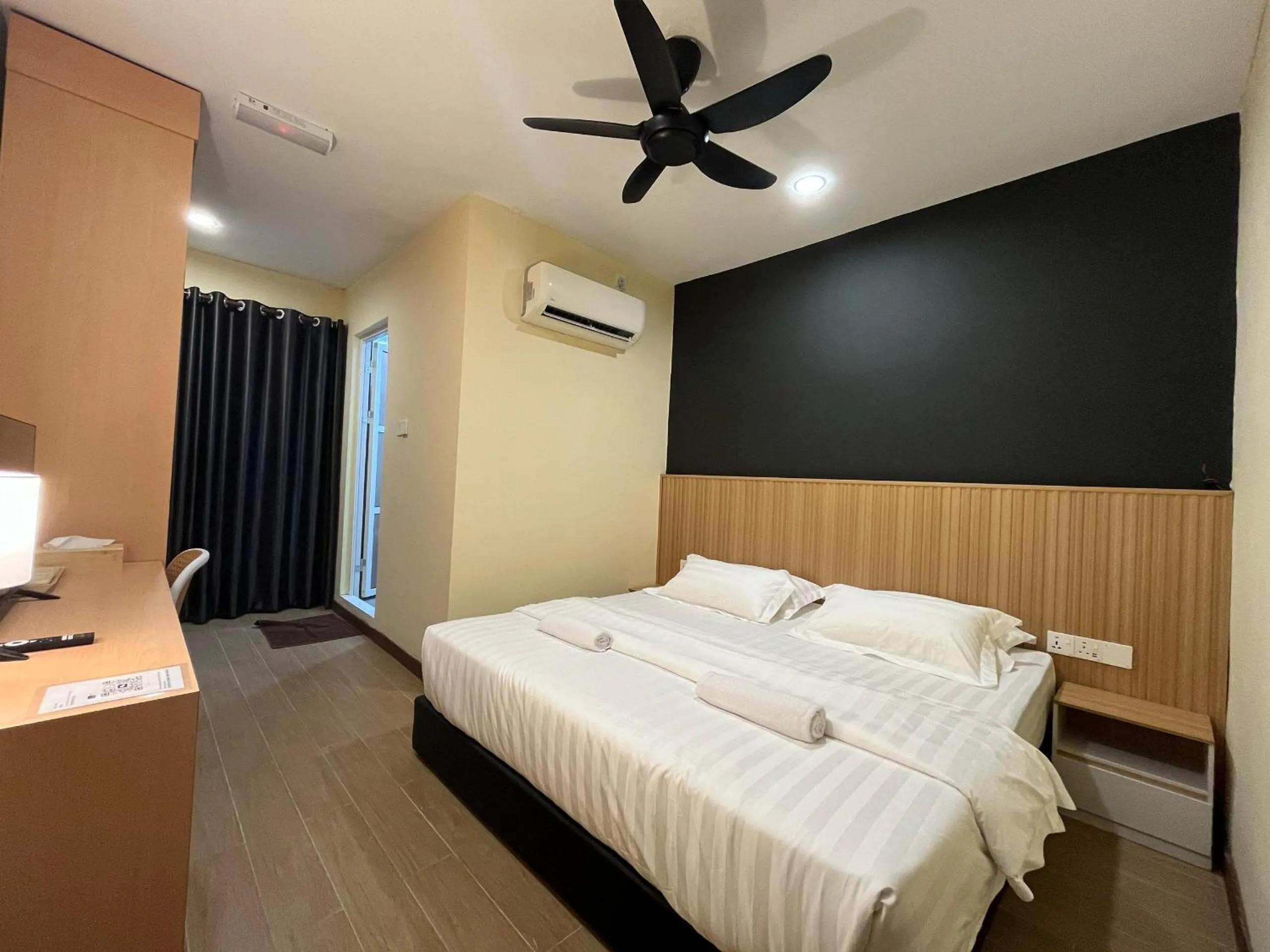 Photo of the whole room, Bed in Halo Hotel