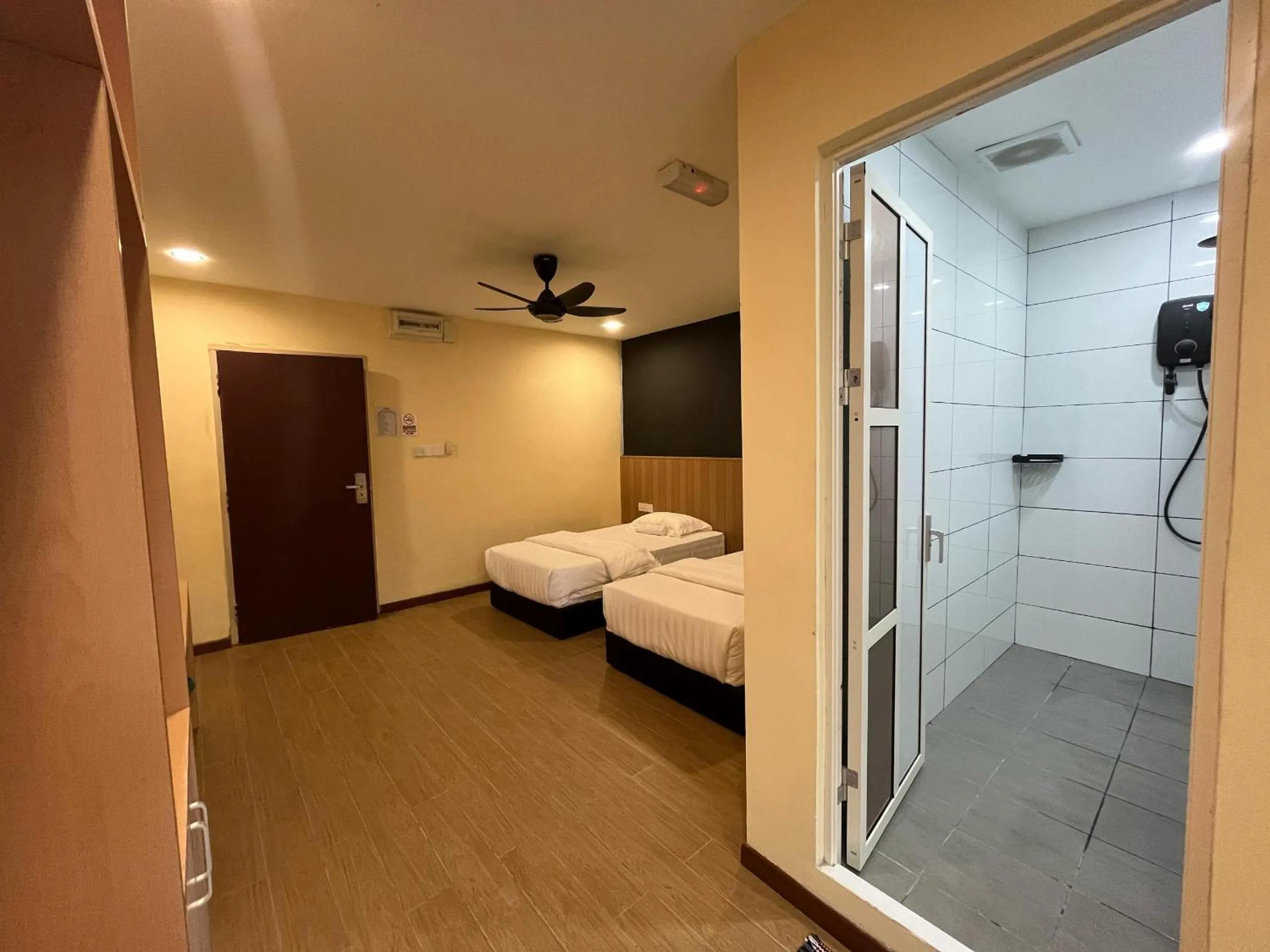 Shower, Bed in Halo Hotel