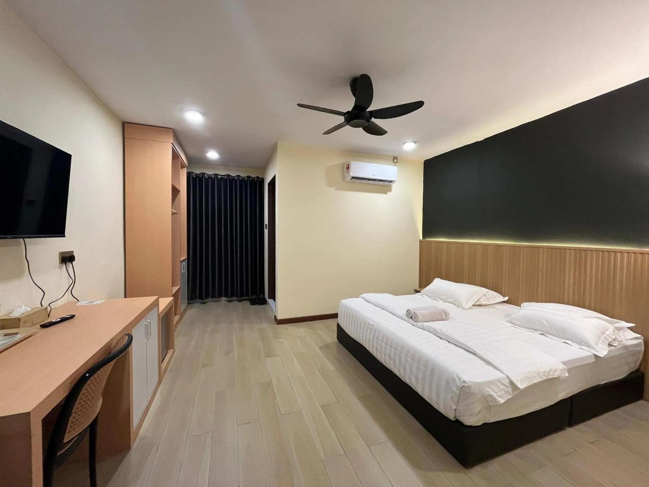 Photo of the whole room, Bed in Halo Hotel