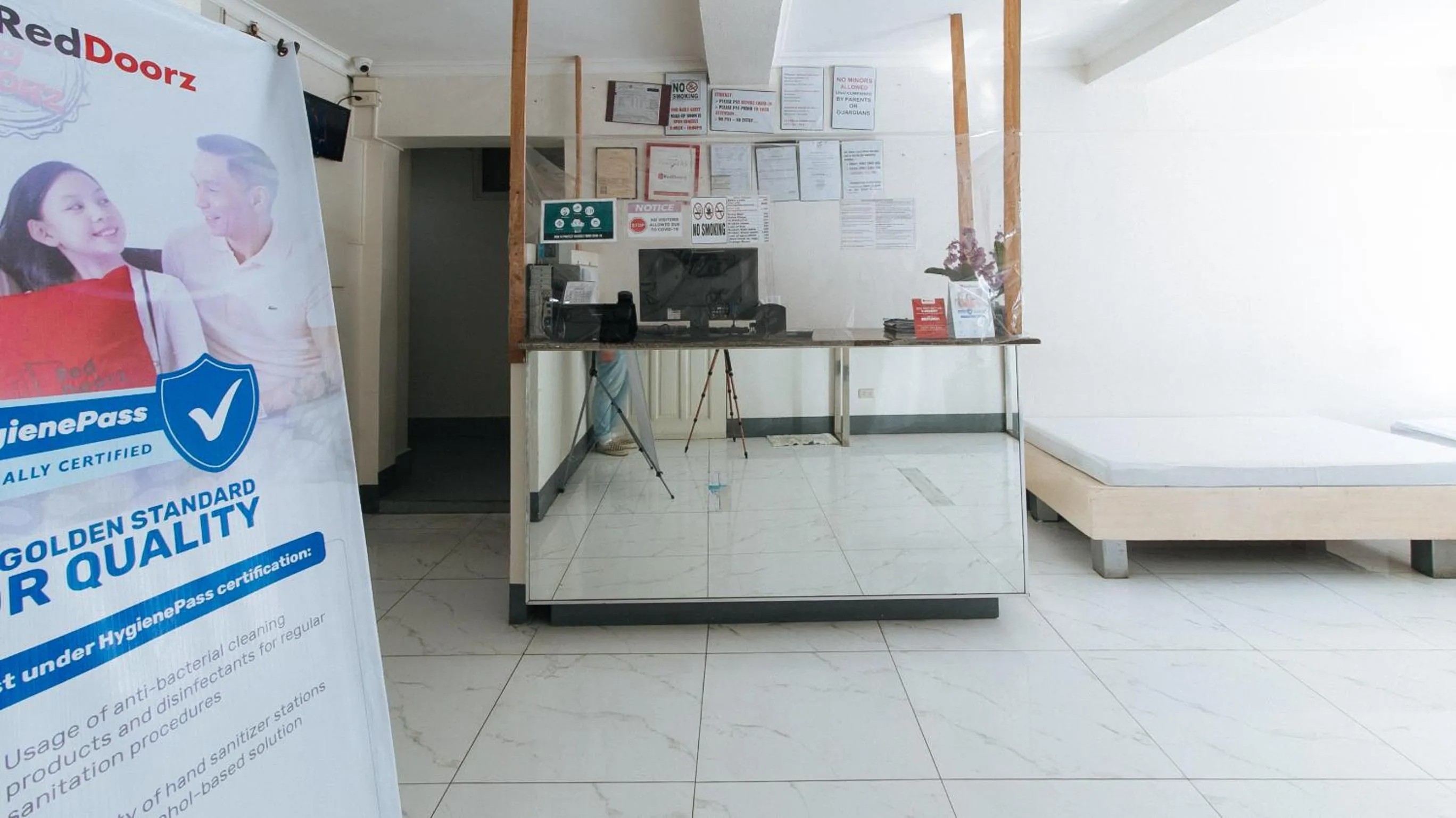 Lobby or reception, Bed in RedDoorz at Samat Mandaluyong
