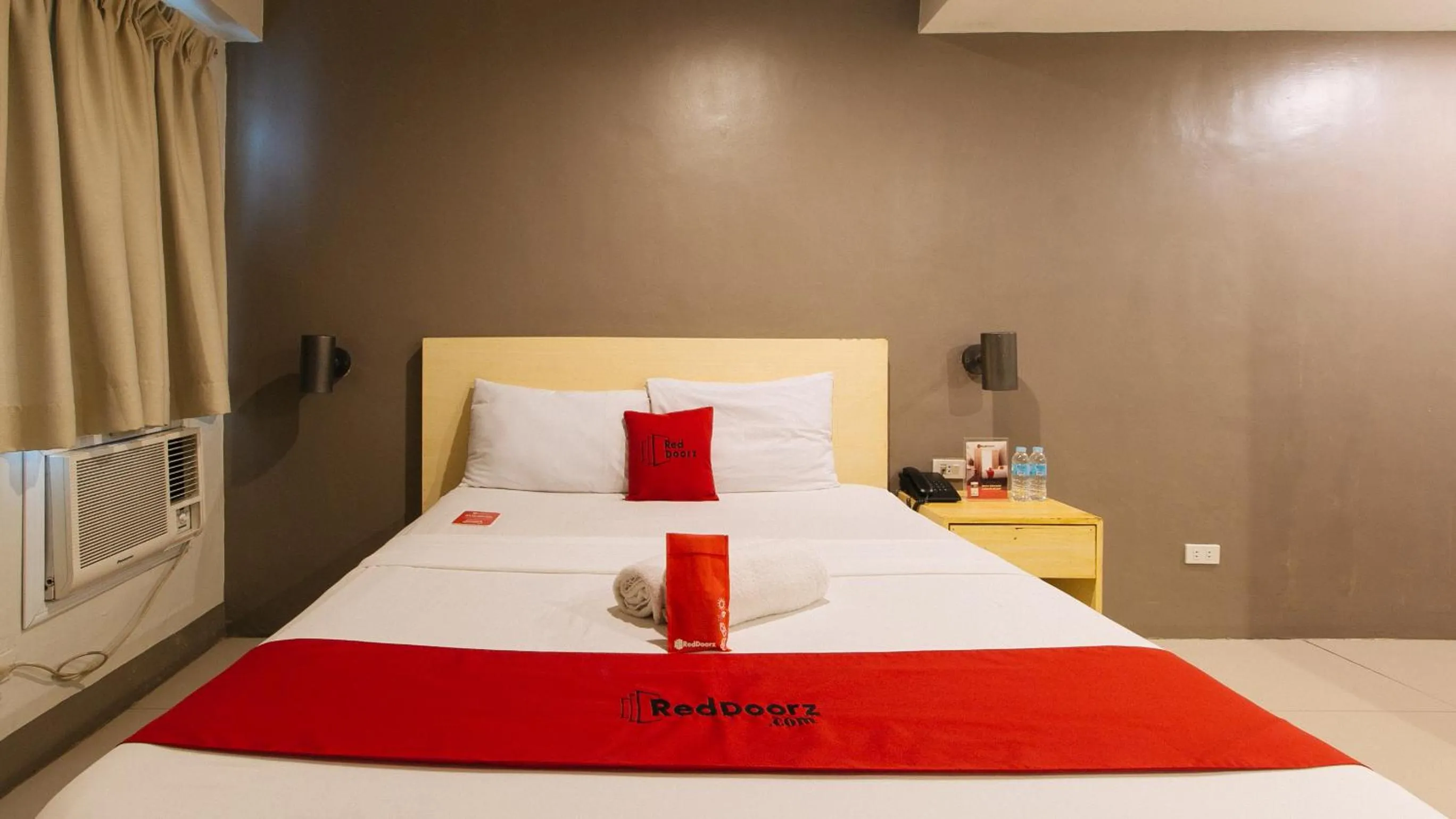 Bed in RedDoorz at Samat Mandaluyong