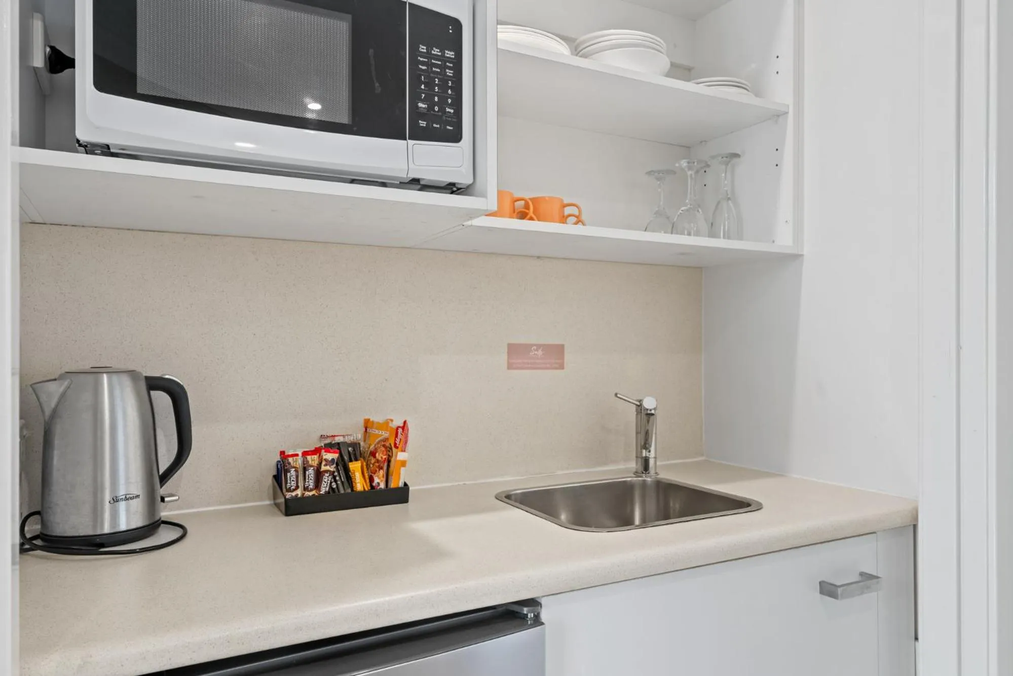 Kitchen or kitchenette in Terrigal Sails Serviced Apartments
