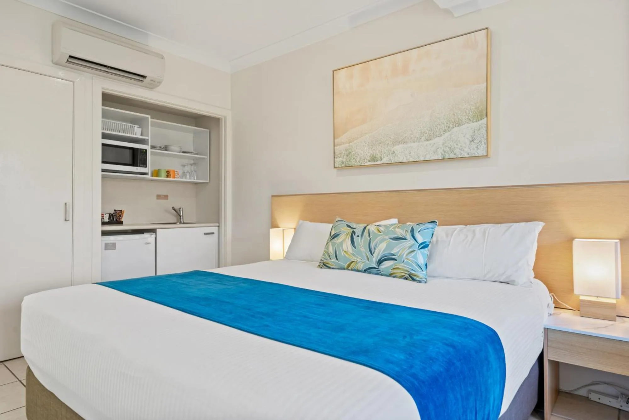 Bed in Terrigal Sails Serviced Apartments