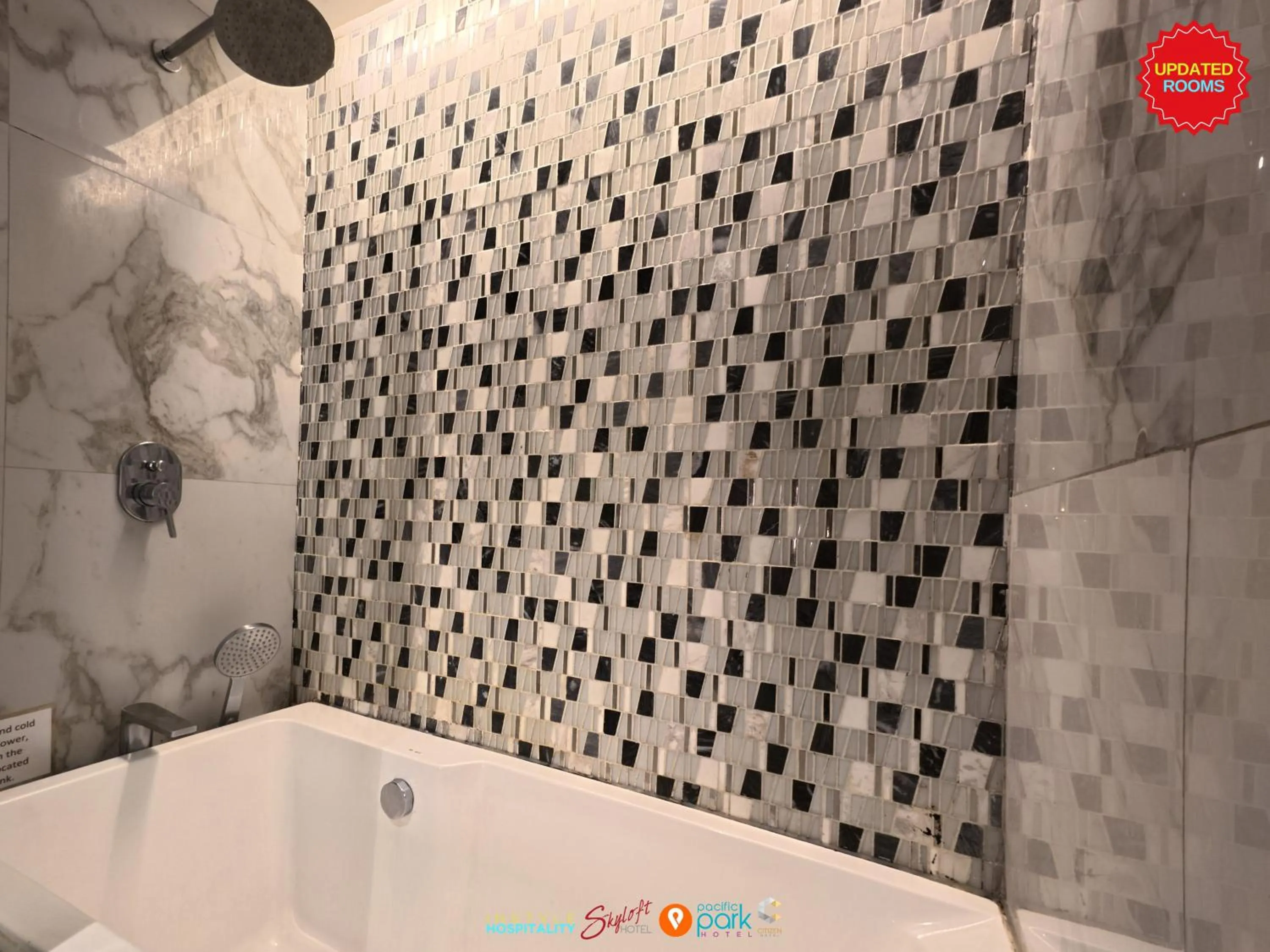 Shower in Citizen Hotel